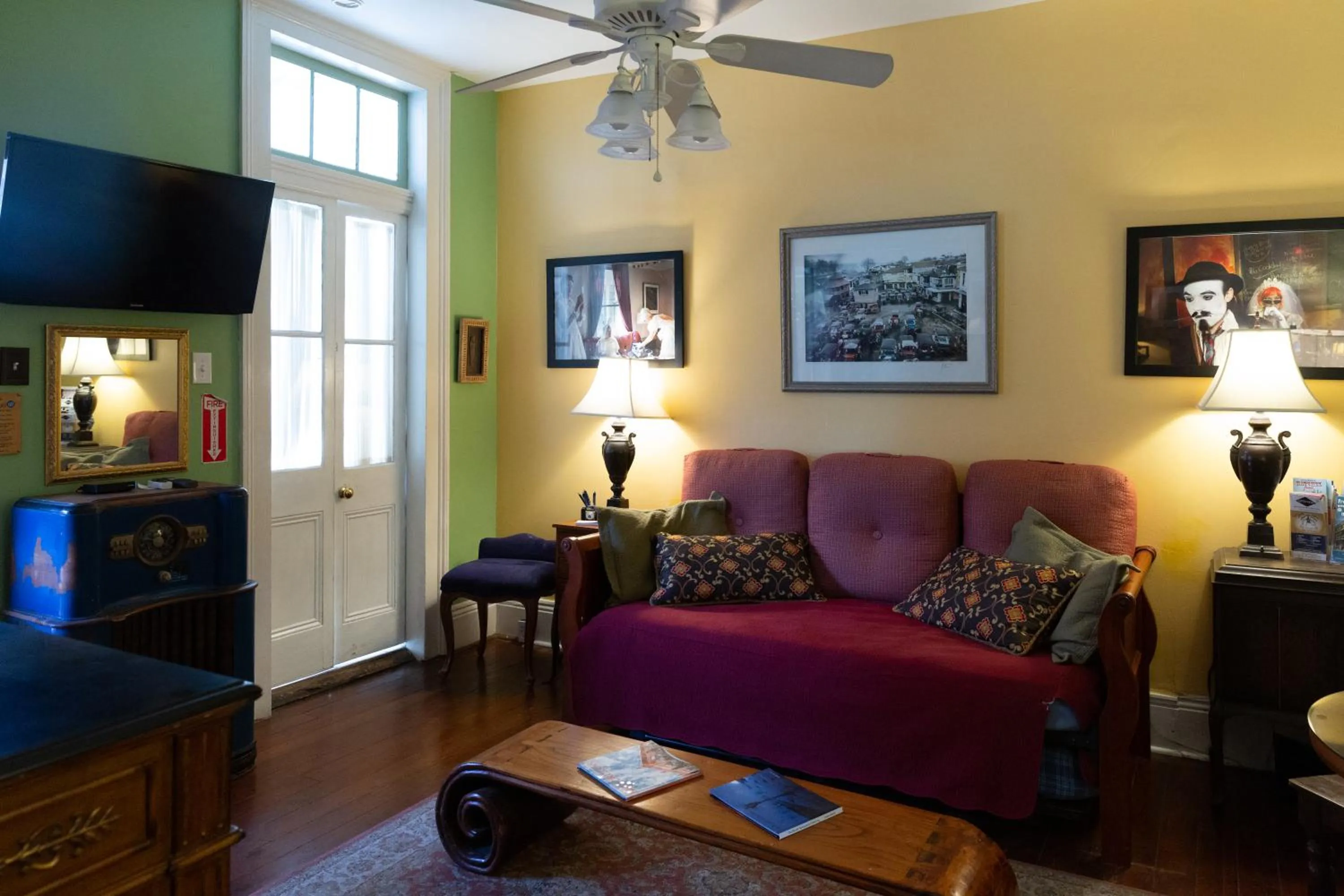 TV and multimedia in The Blue60 Marigny Inn