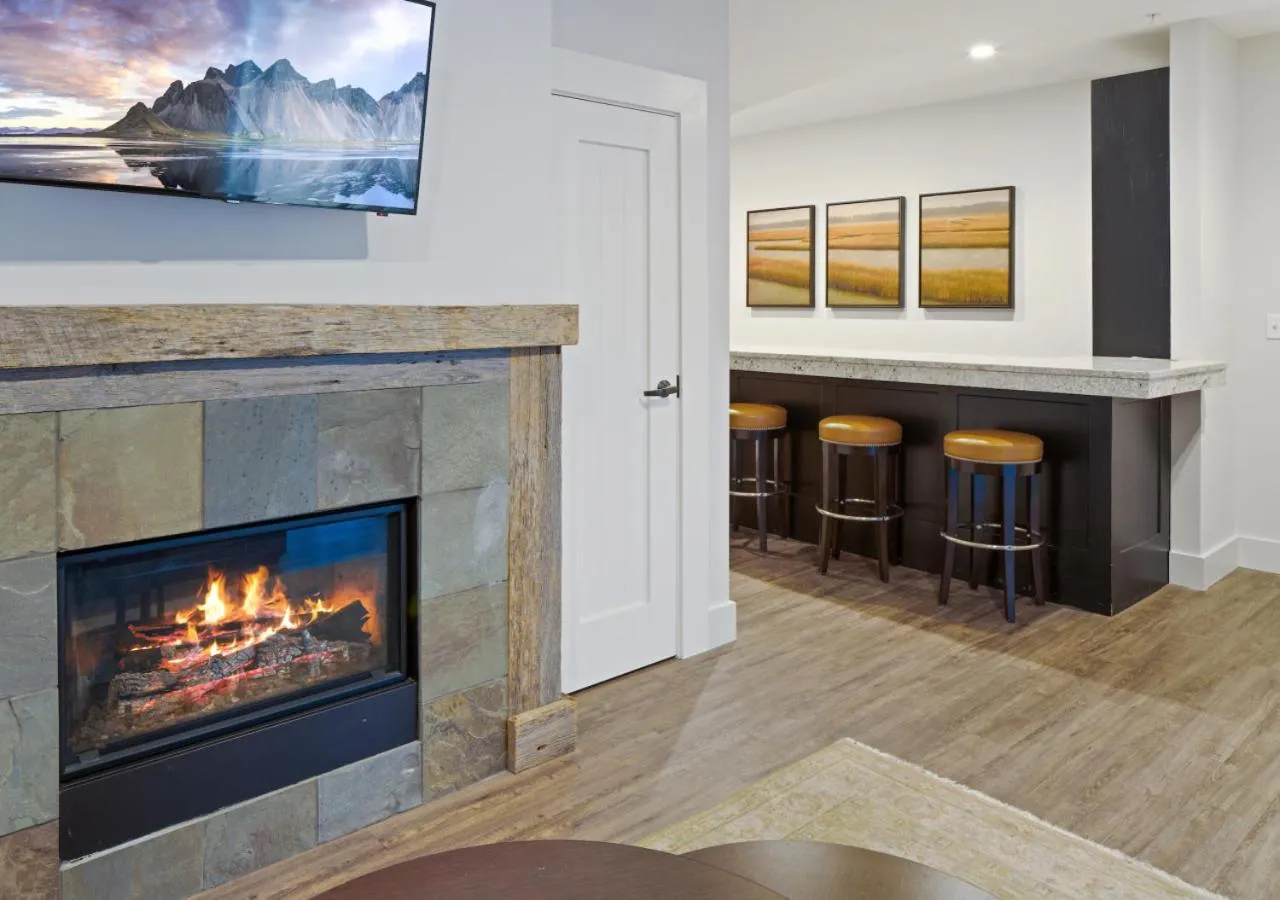 Living room in The Inn at Chesapeake Bay Beach Club