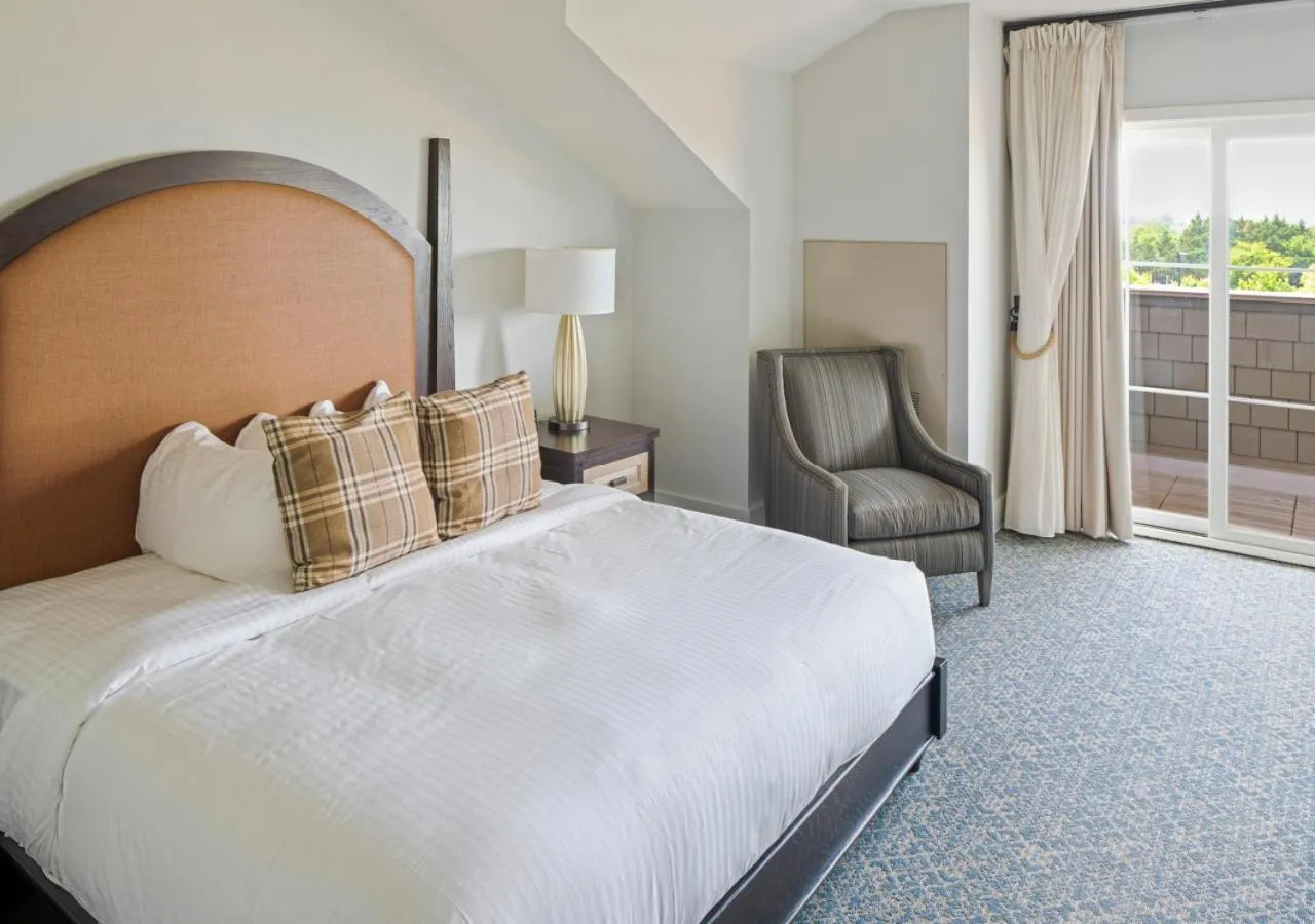 Bedroom, Bed in The Inn at Chesapeake Bay Beach Club