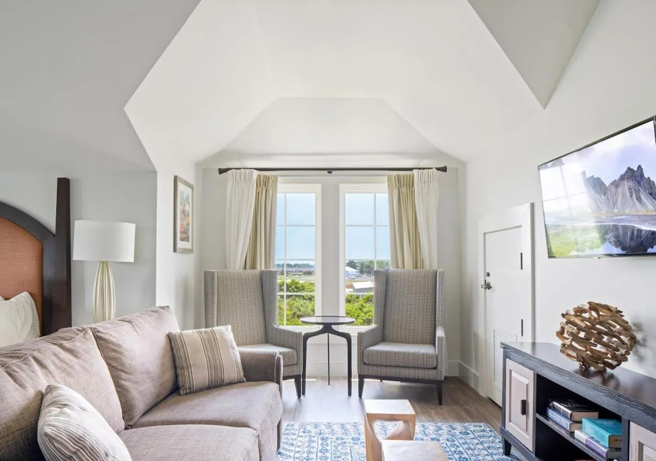 Seating area in The Inn at Chesapeake Bay Beach Club