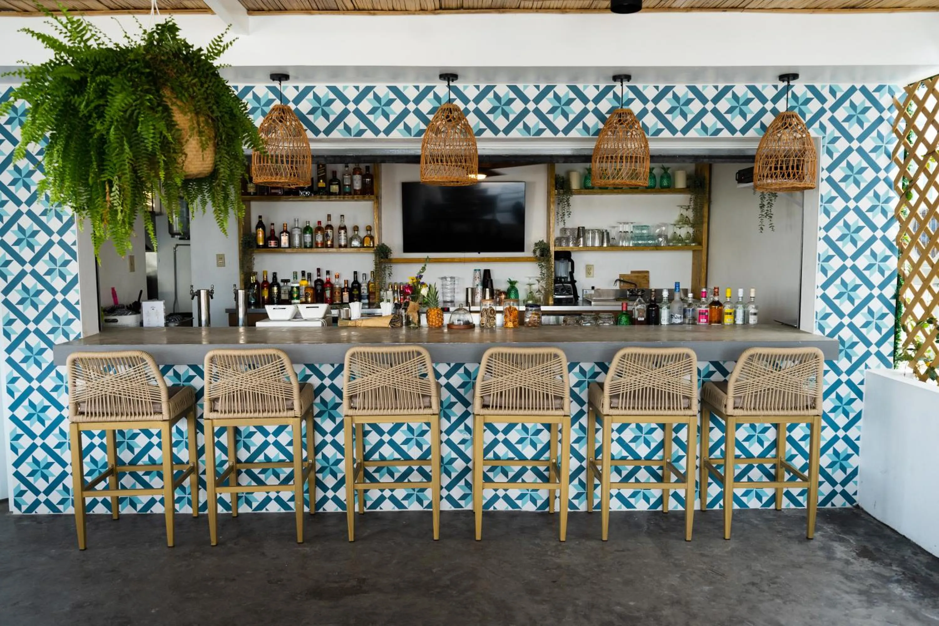 Lounge or bar in Parguera Plaza Hotel - Adults Only