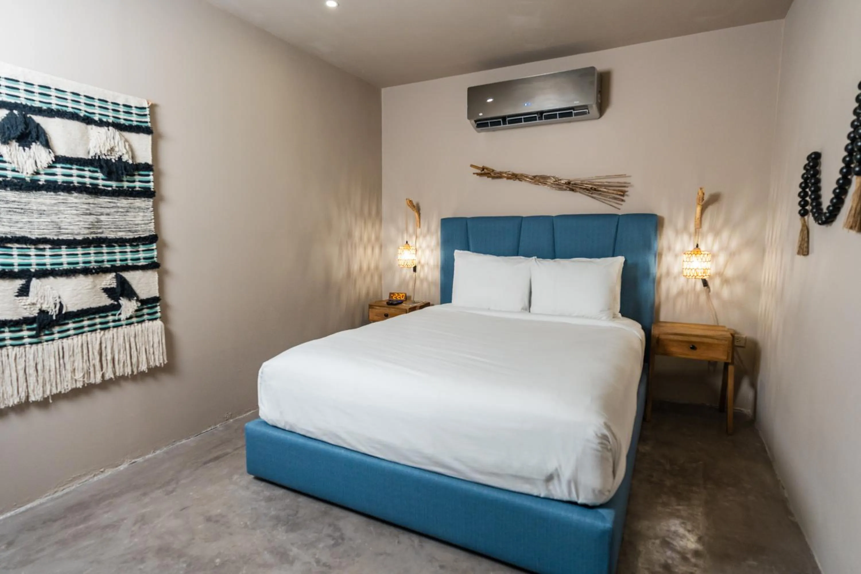 Bedroom, Bed in Parguera Plaza Hotel - Adults Only