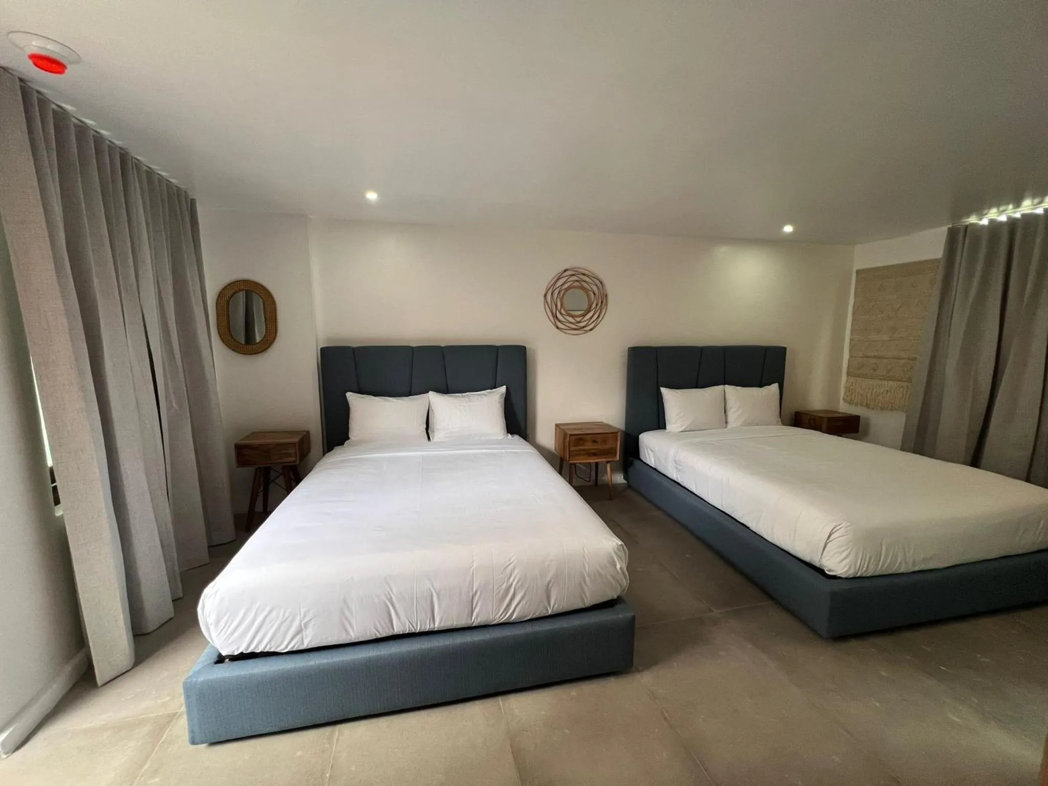 Bedroom, Bed in Parguera Plaza Hotel - Adults Only