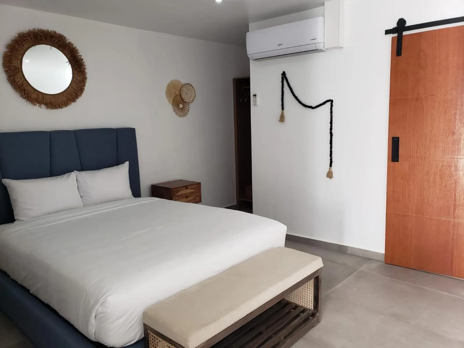 Bedroom, Bed in Parguera Plaza Hotel - Adults Only