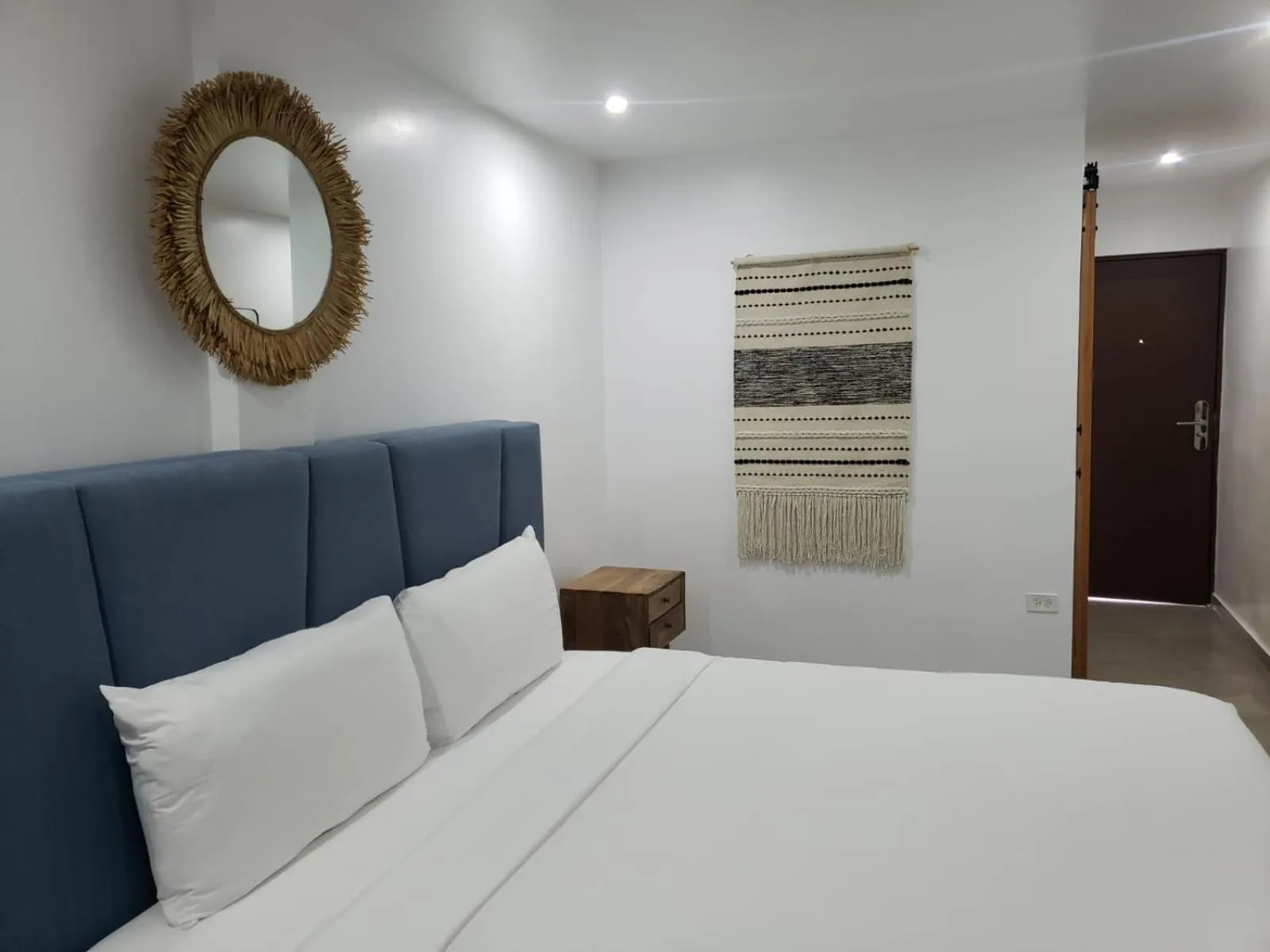 Bathroom, Bed in Parguera Plaza Hotel - Adults Only