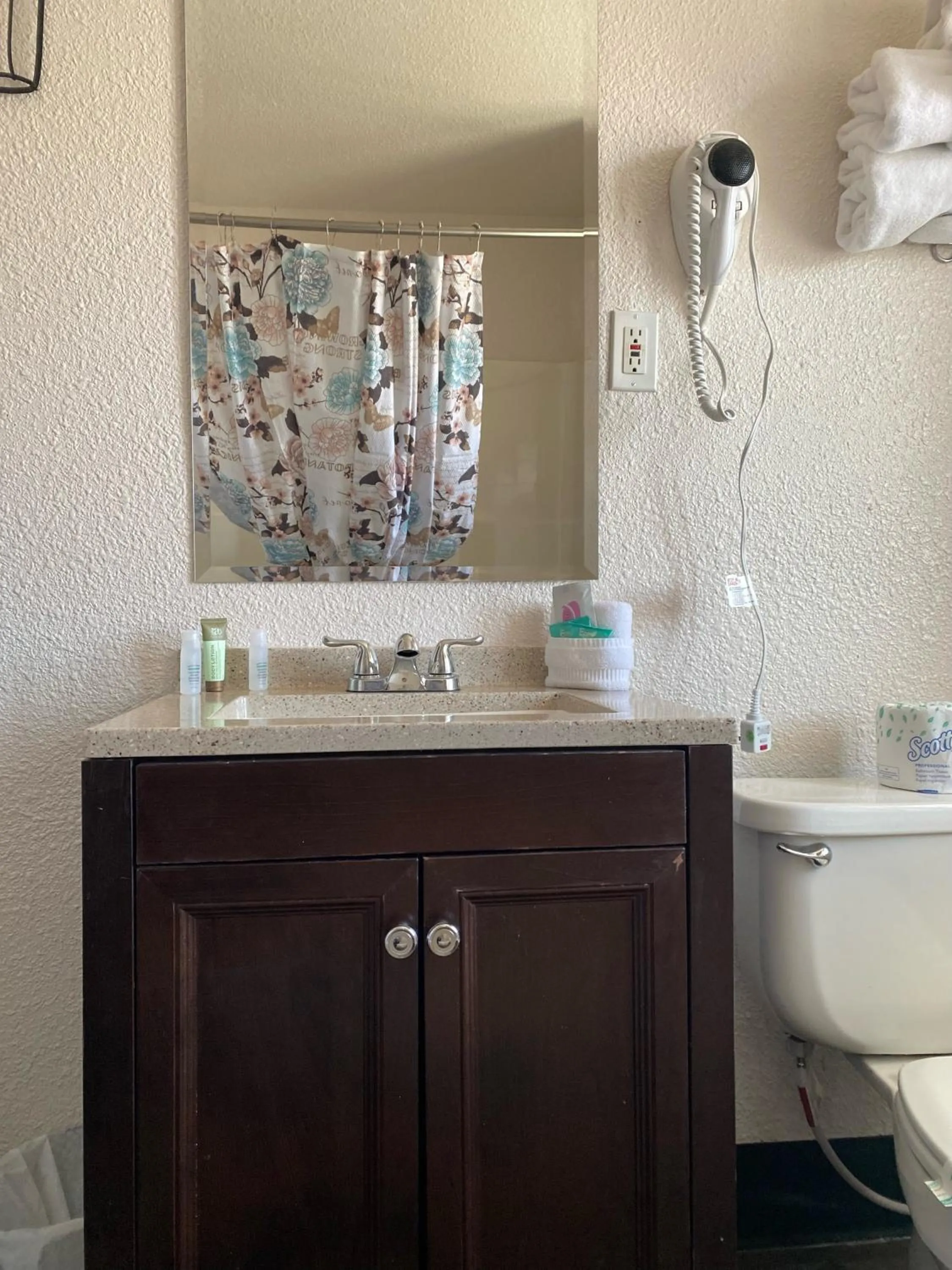 Bathroom in Baker City Motel & RV