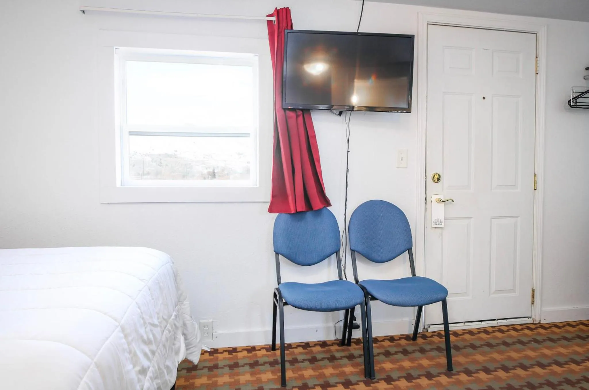 Seating area, Bed in Baker City Motel & RV