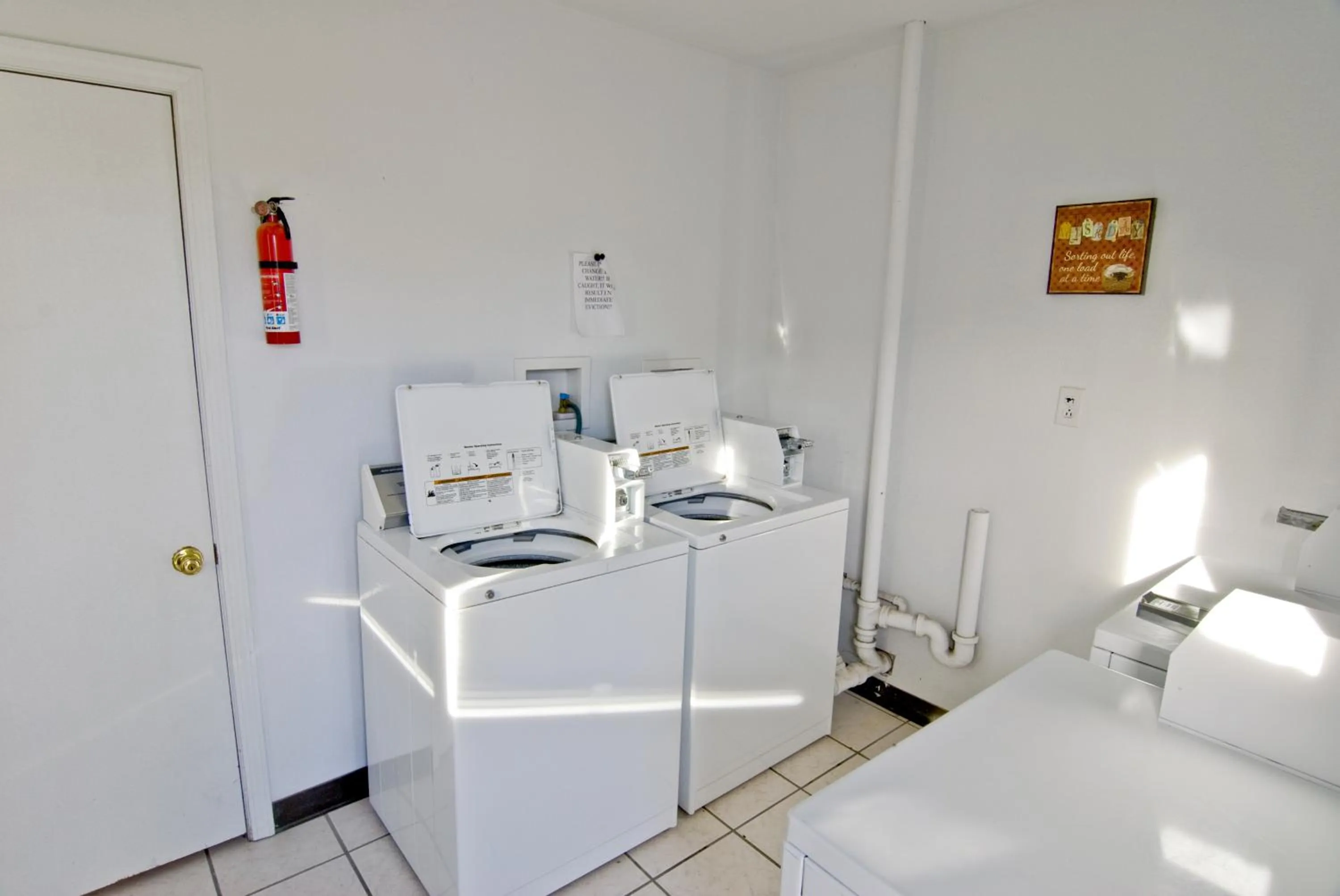 Property building, Bed in Baker City Motel & RV