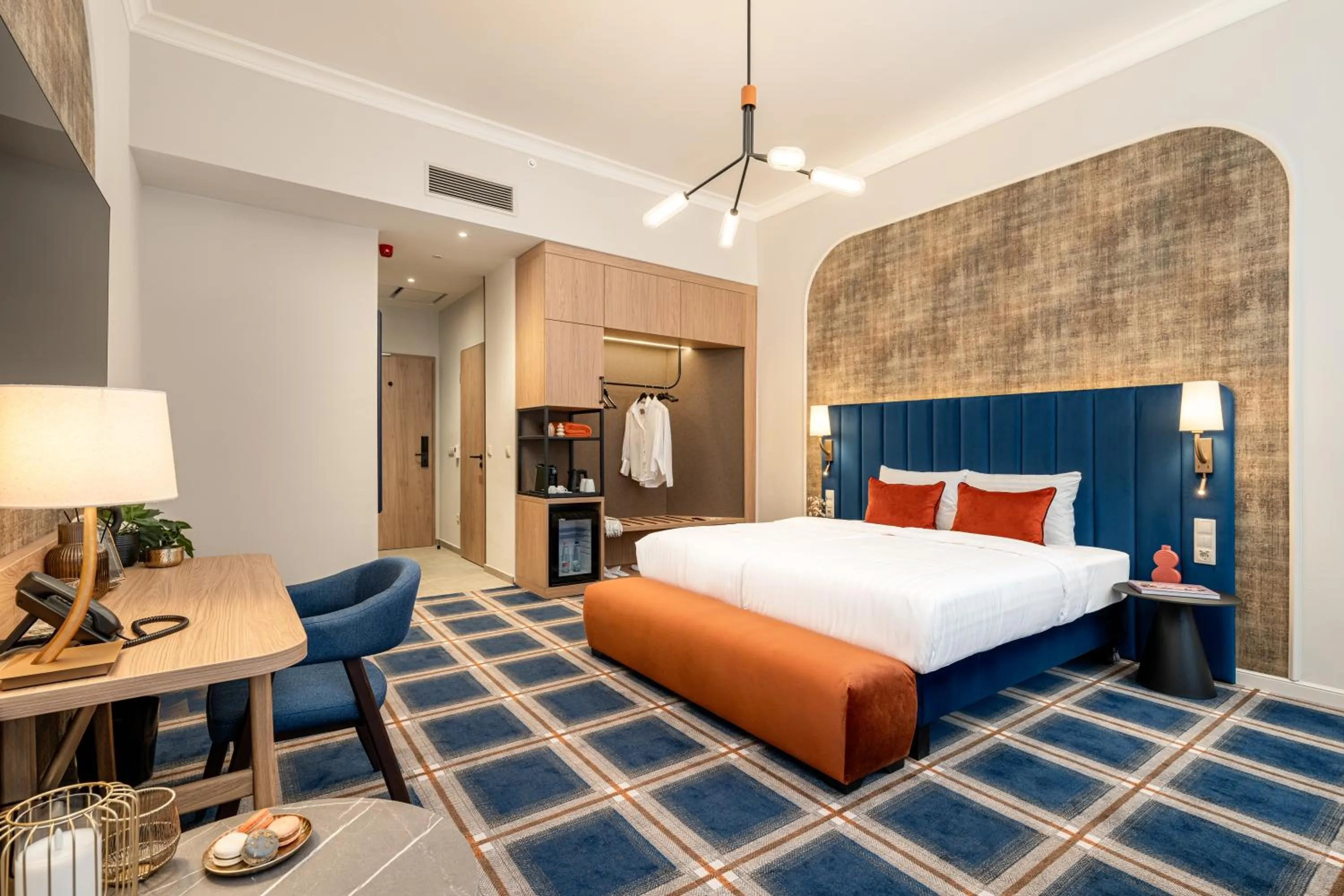 Photo of the whole room, Bed in BasiliQ Hotel