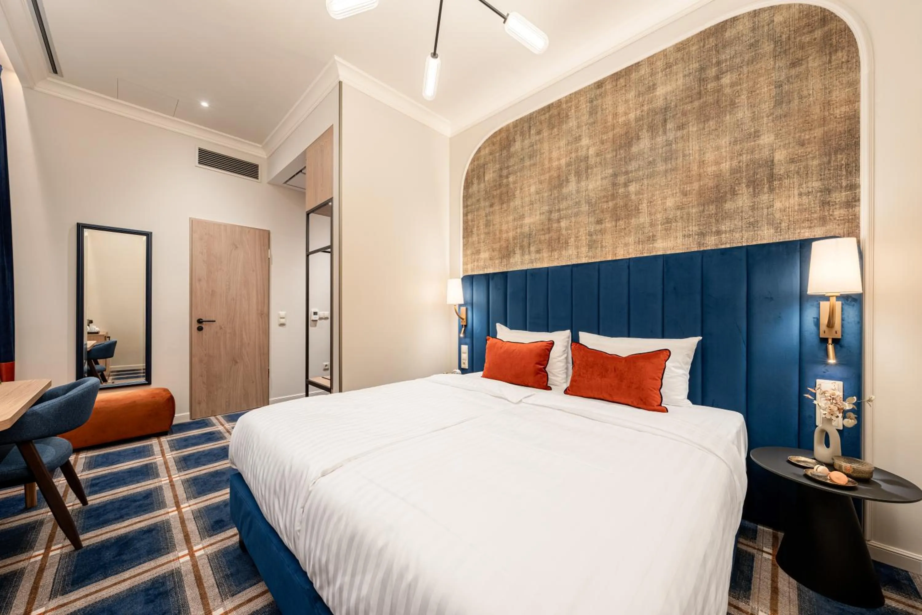 Photo of the whole room, Bed in BasiliQ Hotel