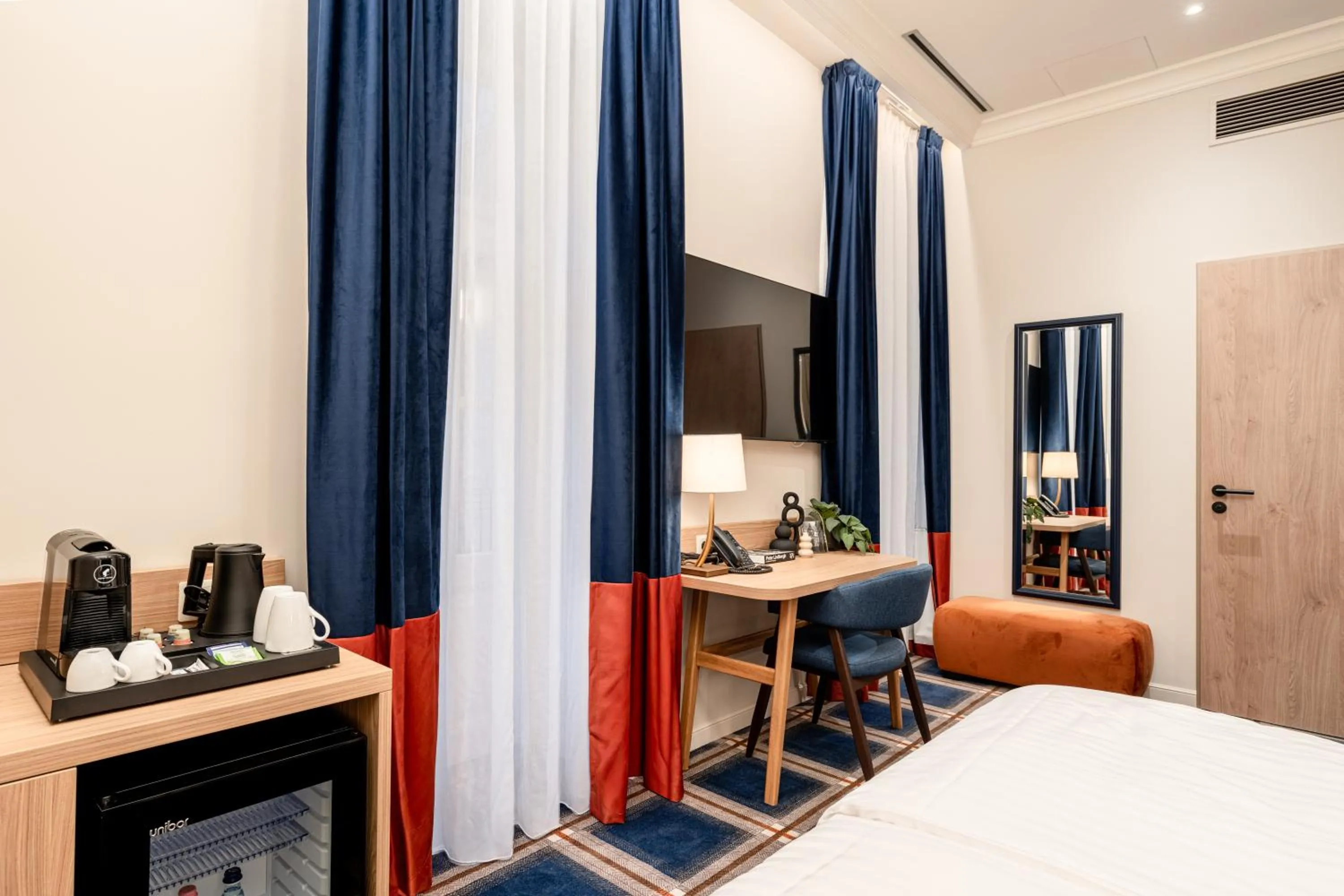 Photo of the whole room, Bed in BasiliQ Hotel