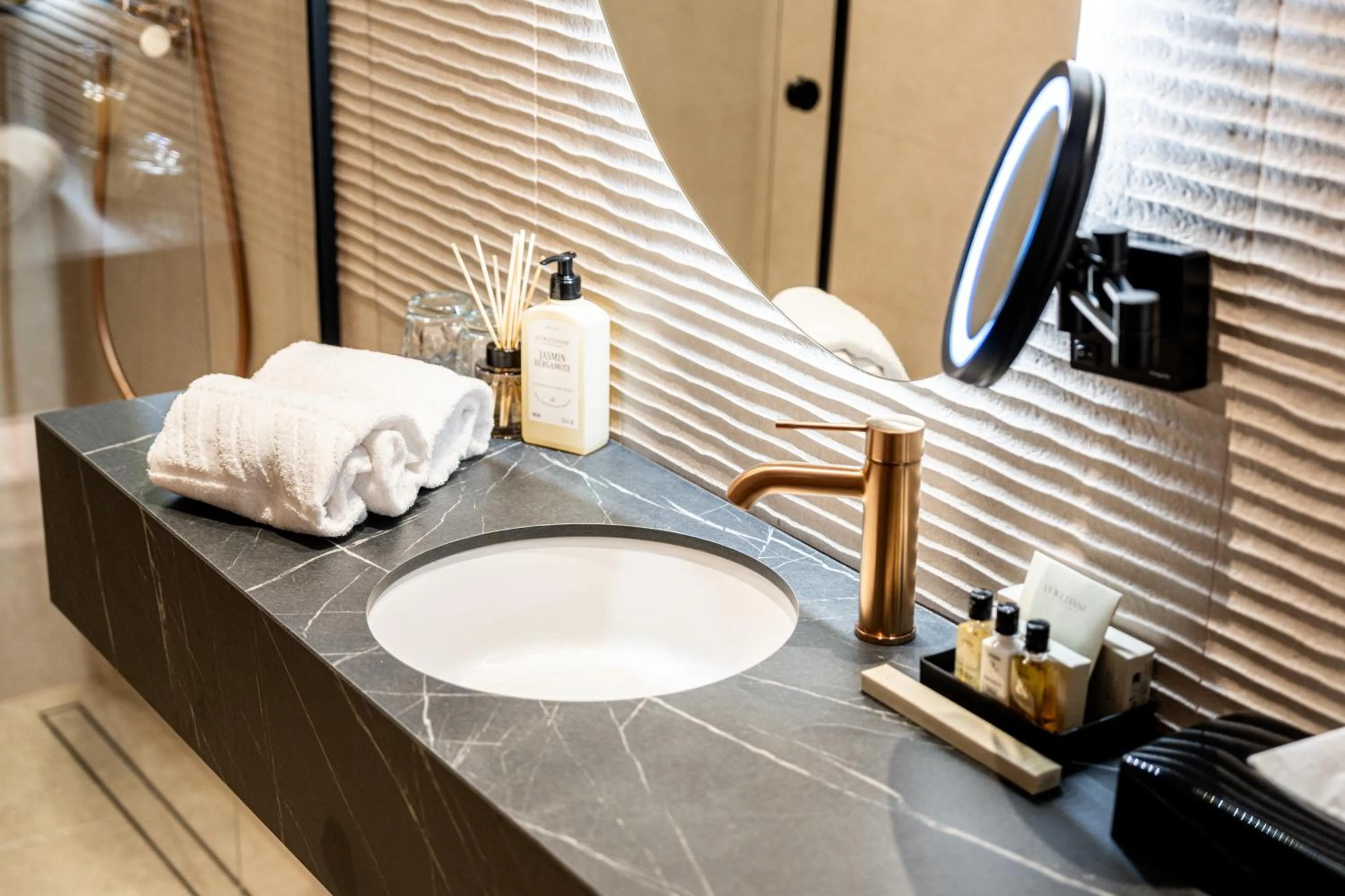 Bathroom in BasiliQ Hotel