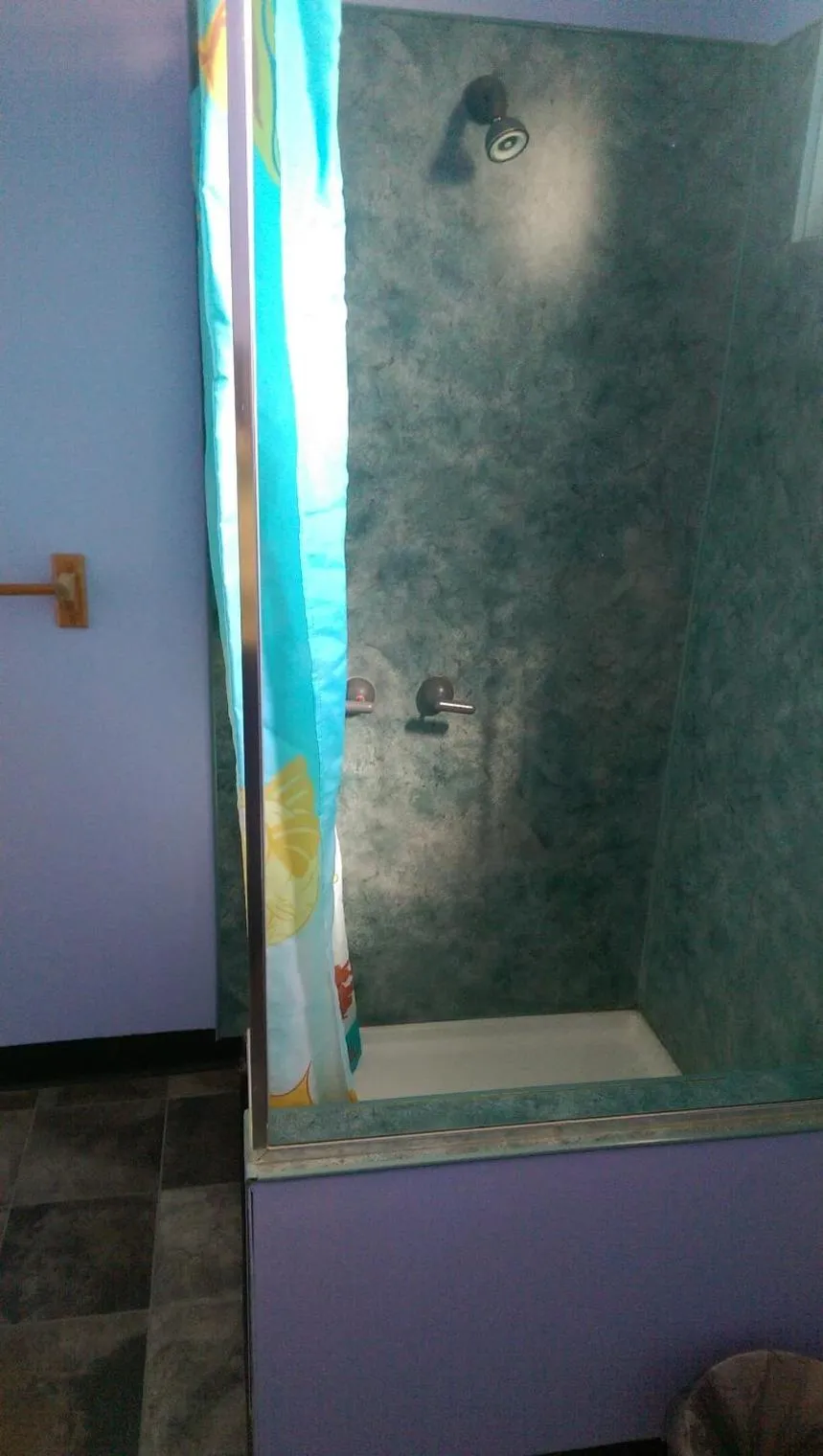Shower in Anglesea Backpackers