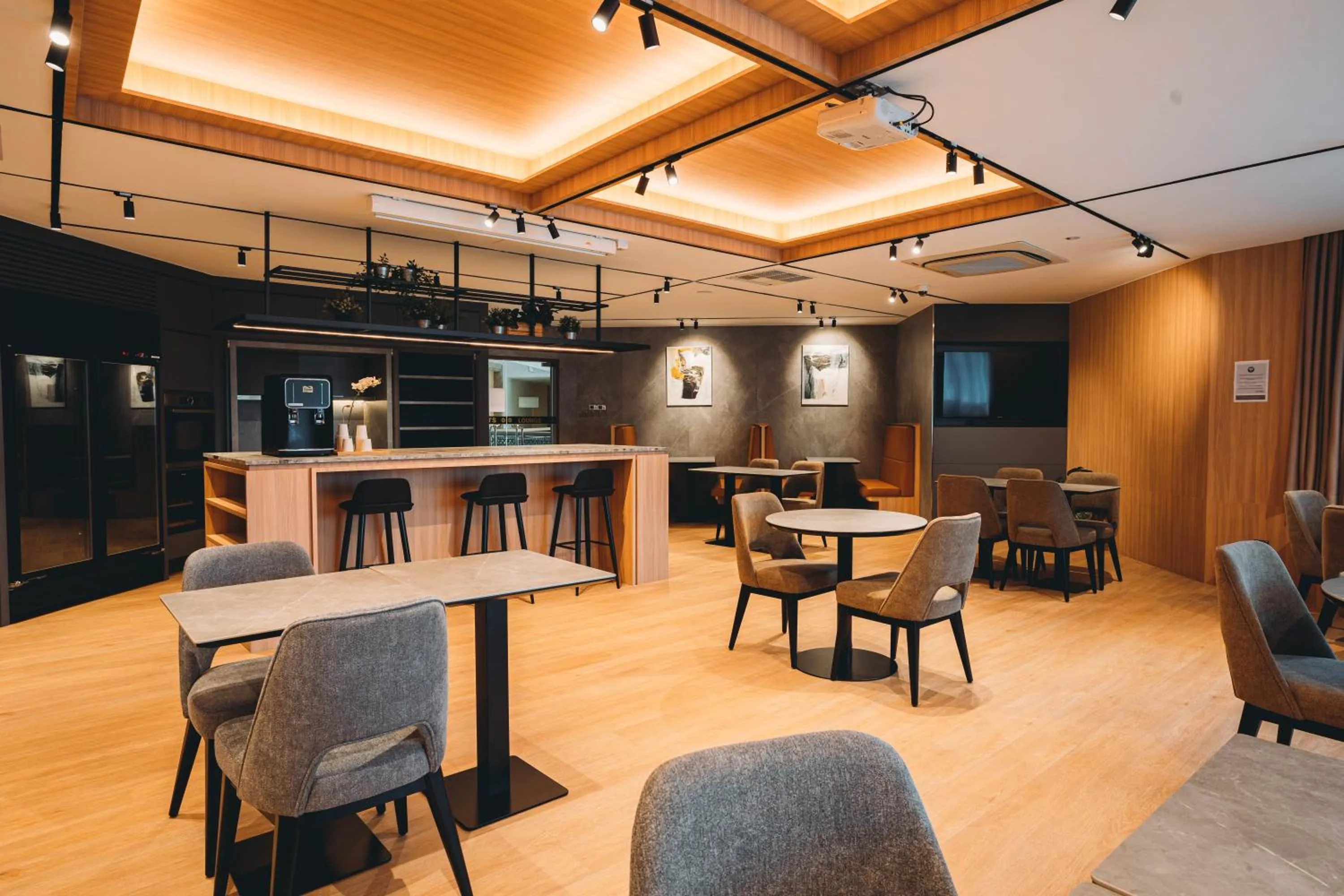 Communal lounge/ TV room in Great World Residences