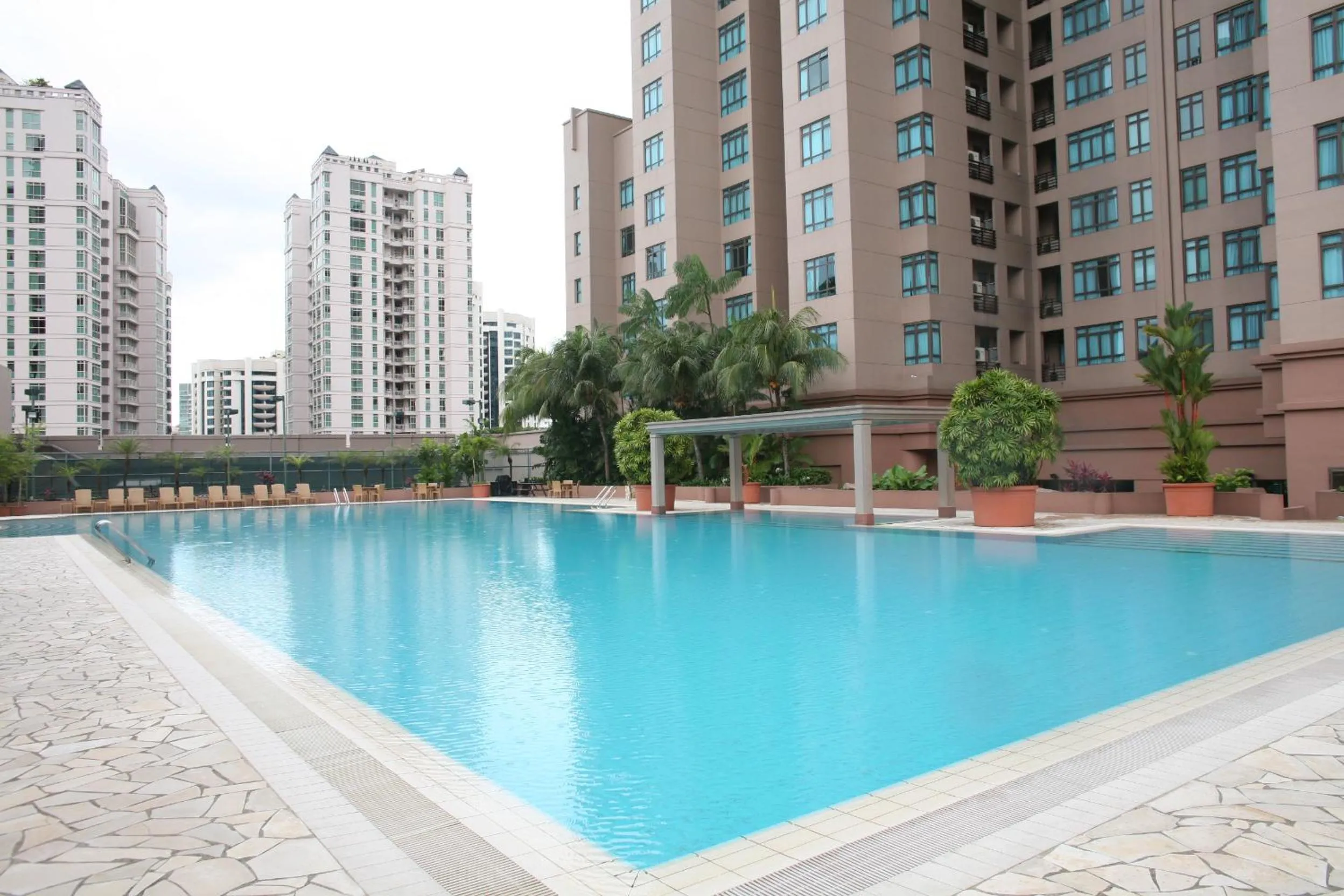 Swimming pool in Great World Residences