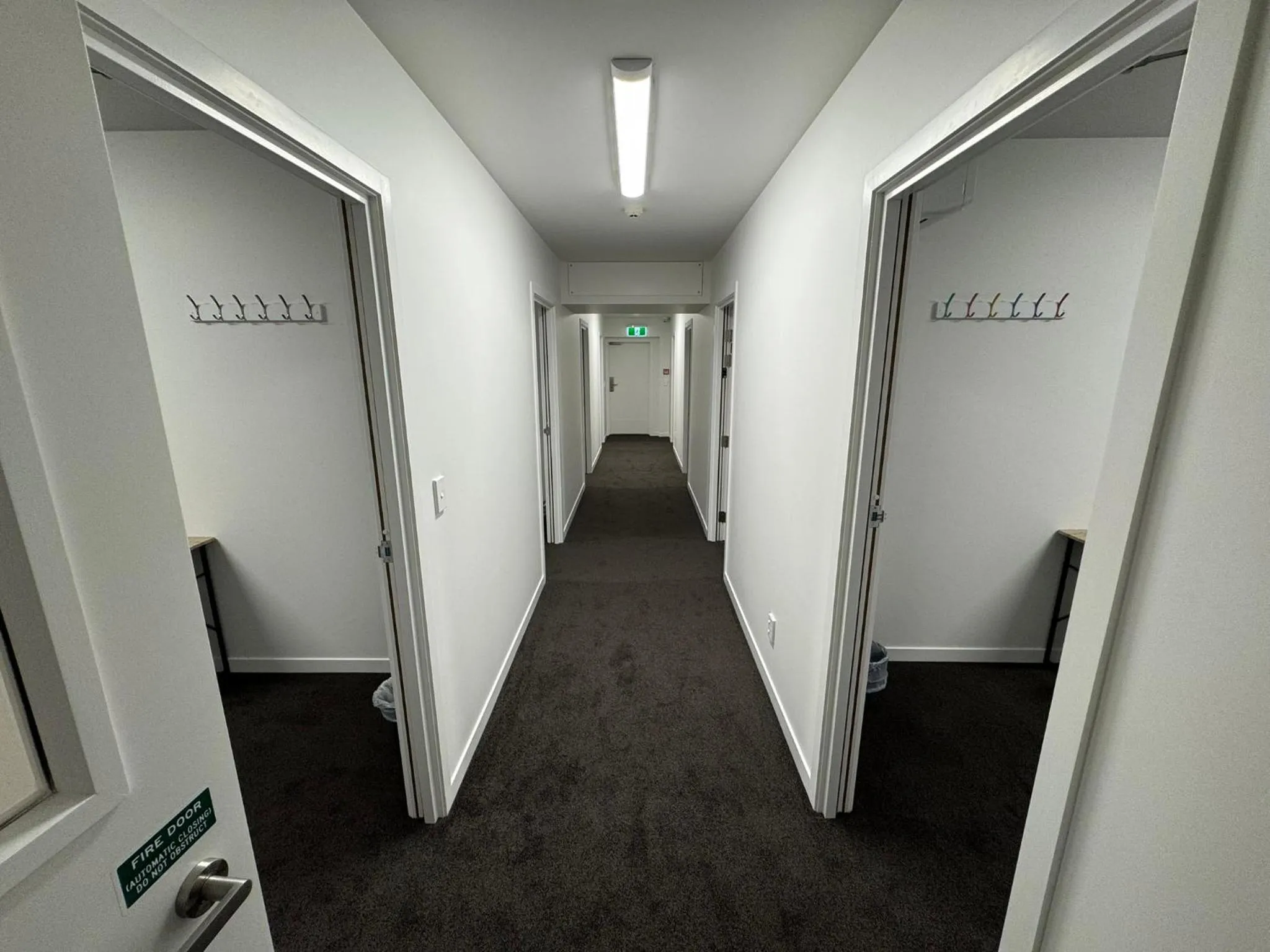 Communal lounge/ TV room in Backpackers Central Hamilton