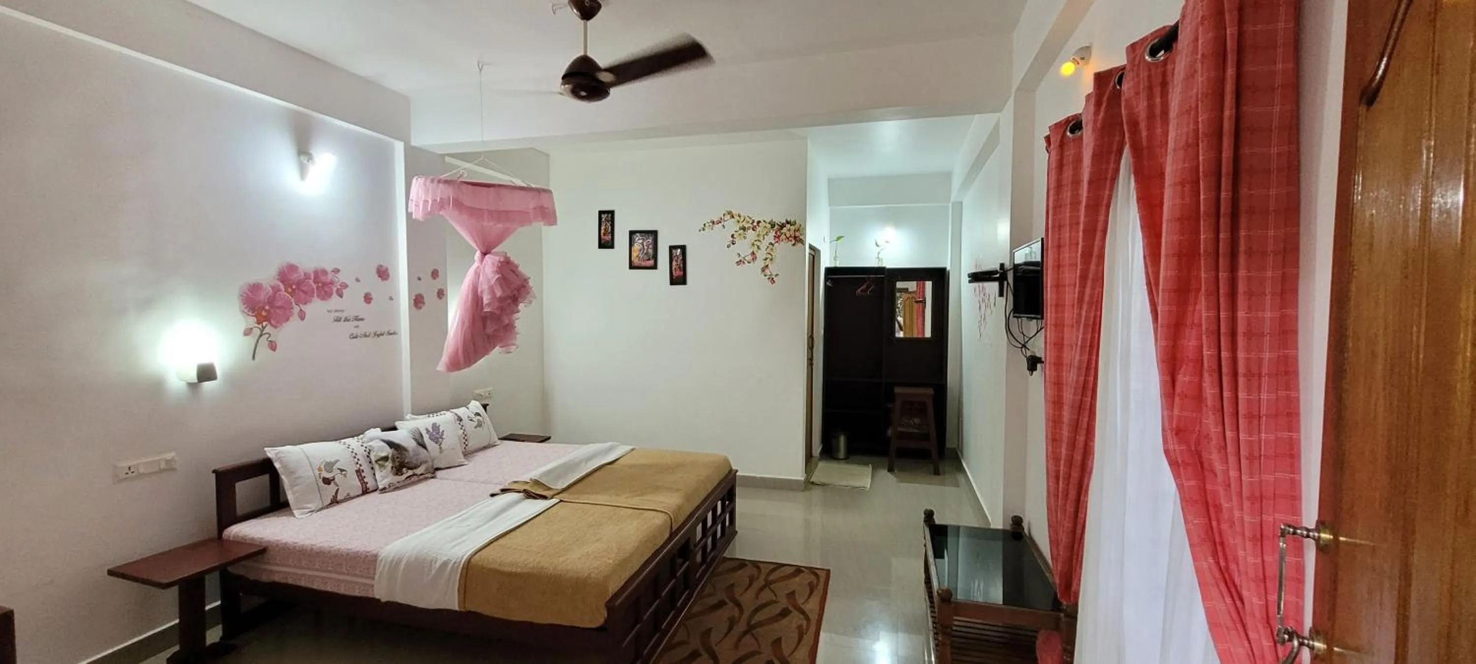 Photo of the whole room, Bed in Periyar Inn