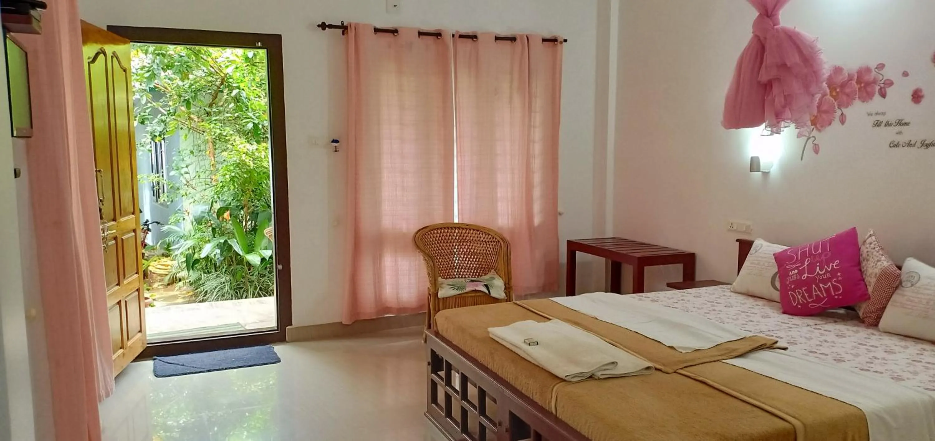 Bed in Periyar Inn