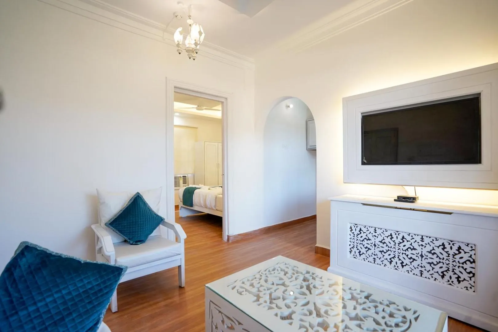 TV and multimedia in Lillywoods Highland Beach Resort- Candolim