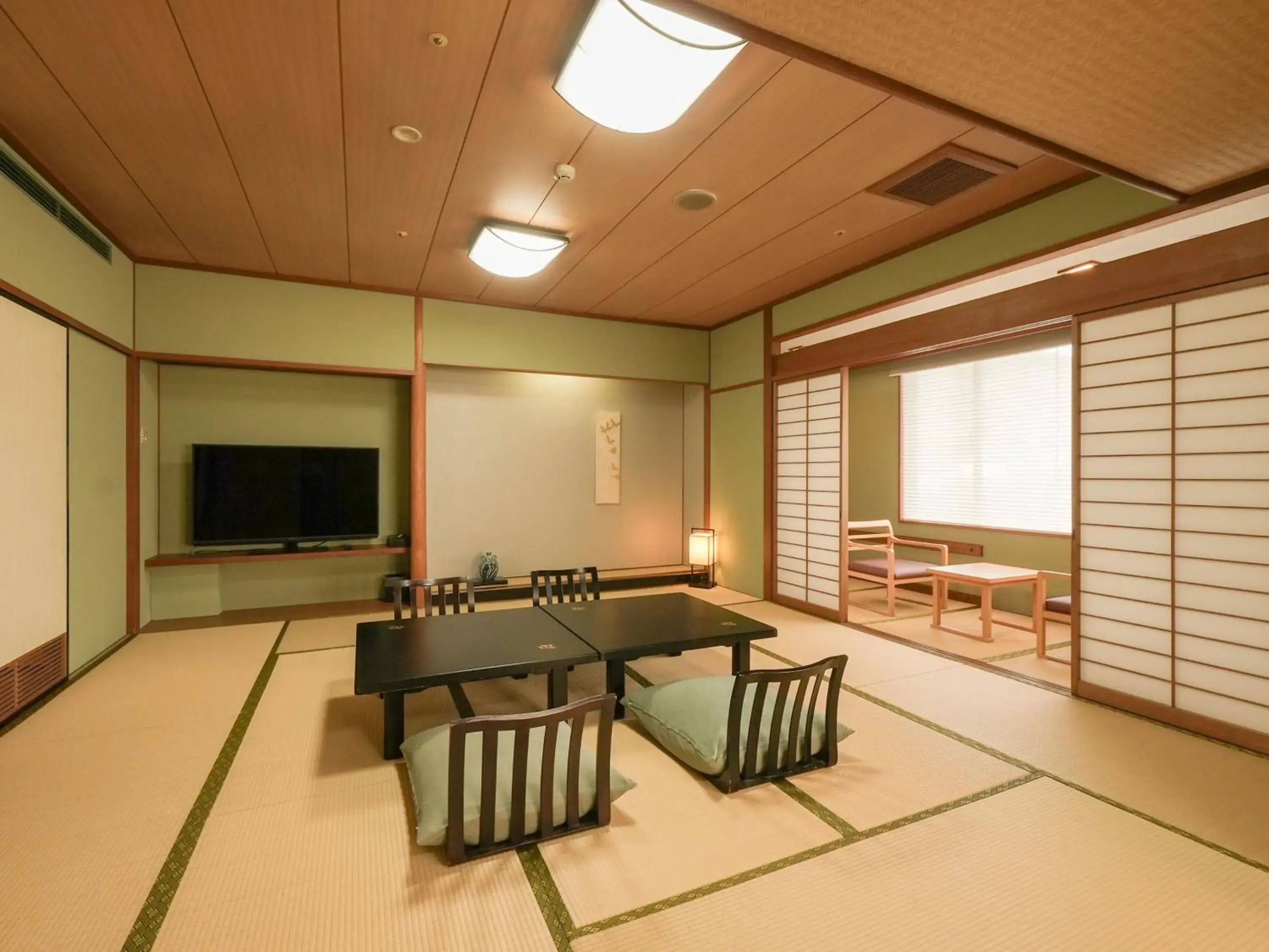 Japanese-Style Room 20 Tatami (Garden View) in Hotel Gyokusen Japanese-Style Room 20 Tatami (Garden View) in Hotel Gyokusen