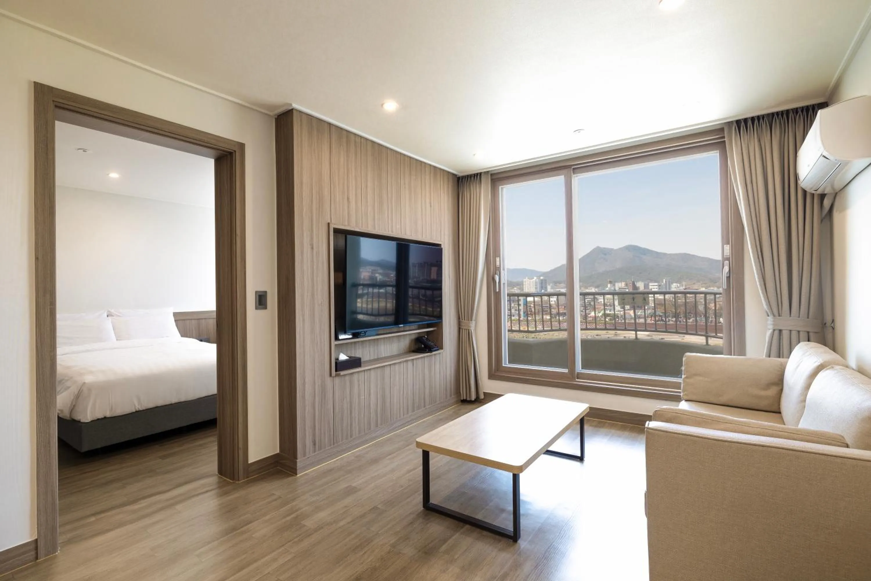 Living room, Bed in KensingtonResort JirisanNamwon