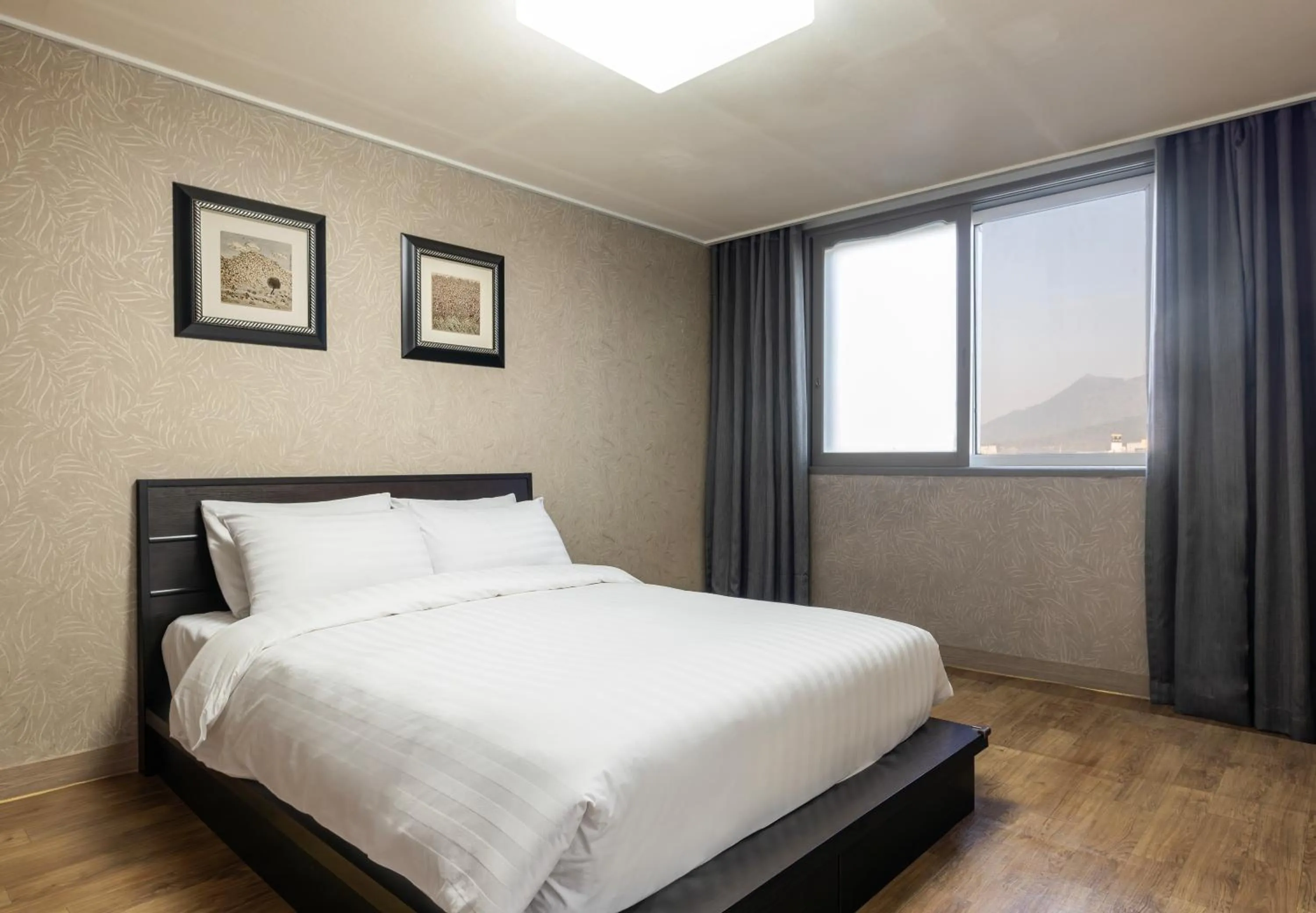 Bedroom, Bed in KensingtonResort JirisanNamwon