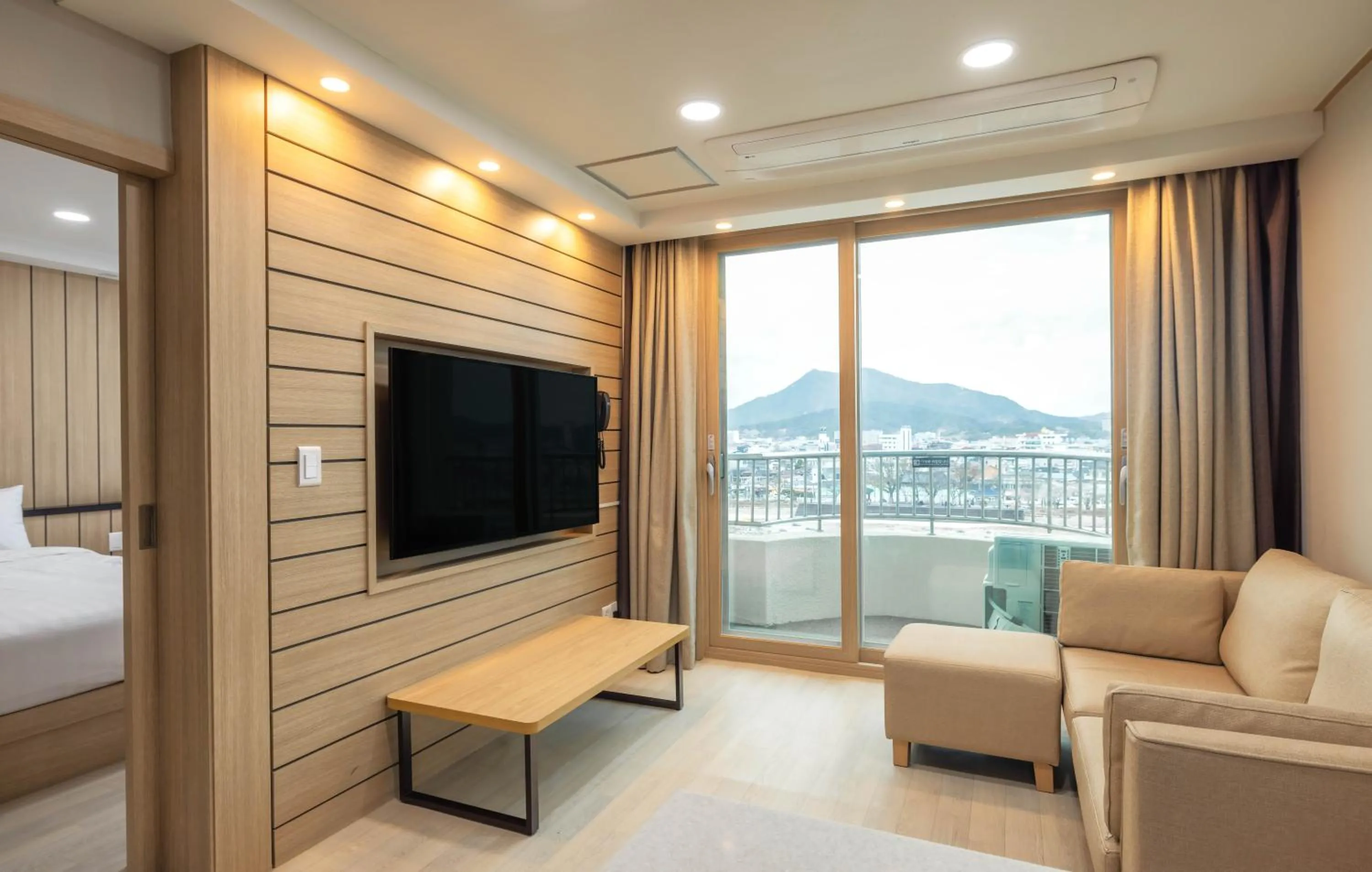 Living room, Bed in KensingtonResort JirisanNamwon