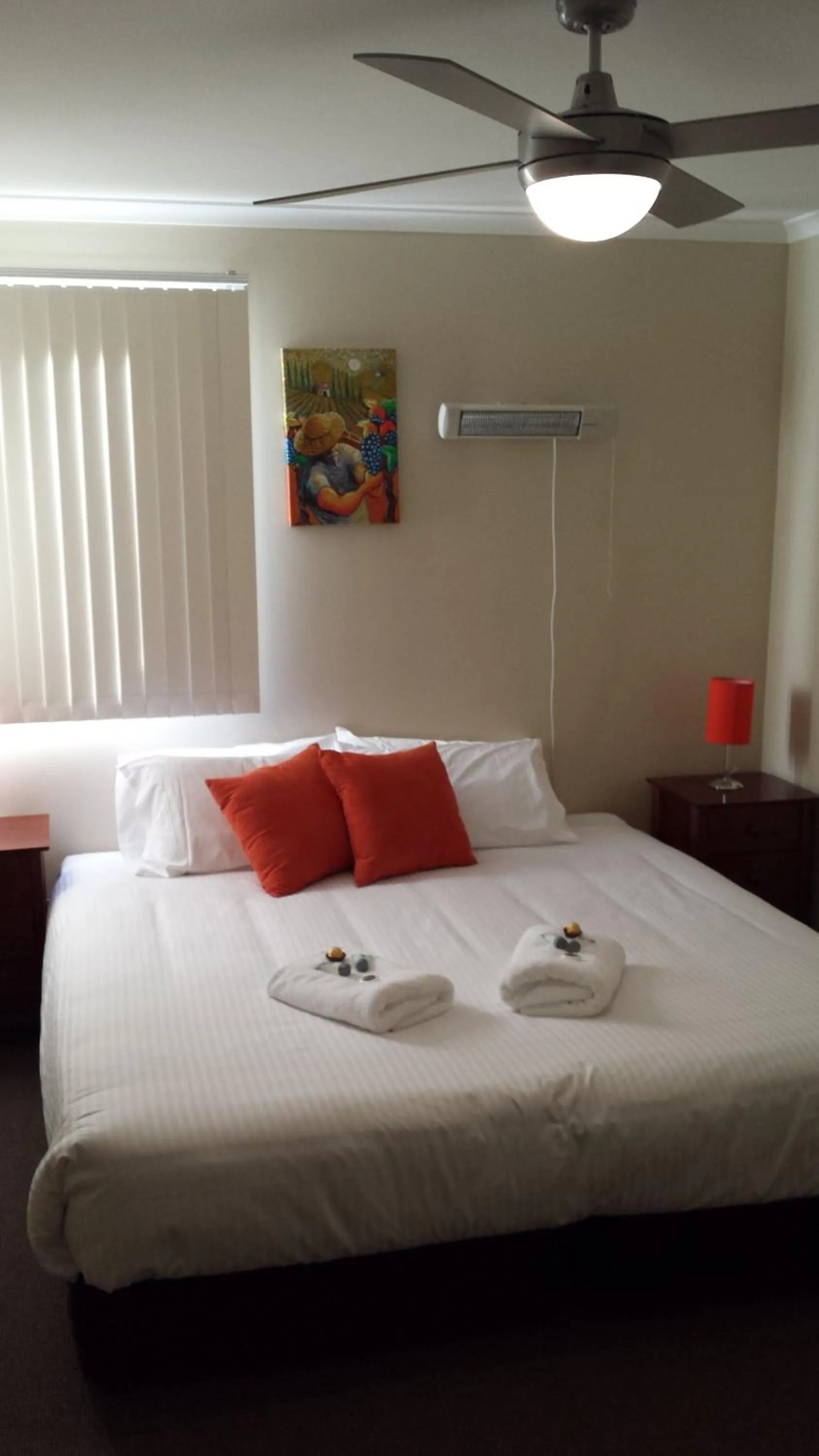 Bed in Hunter Valley Retreat