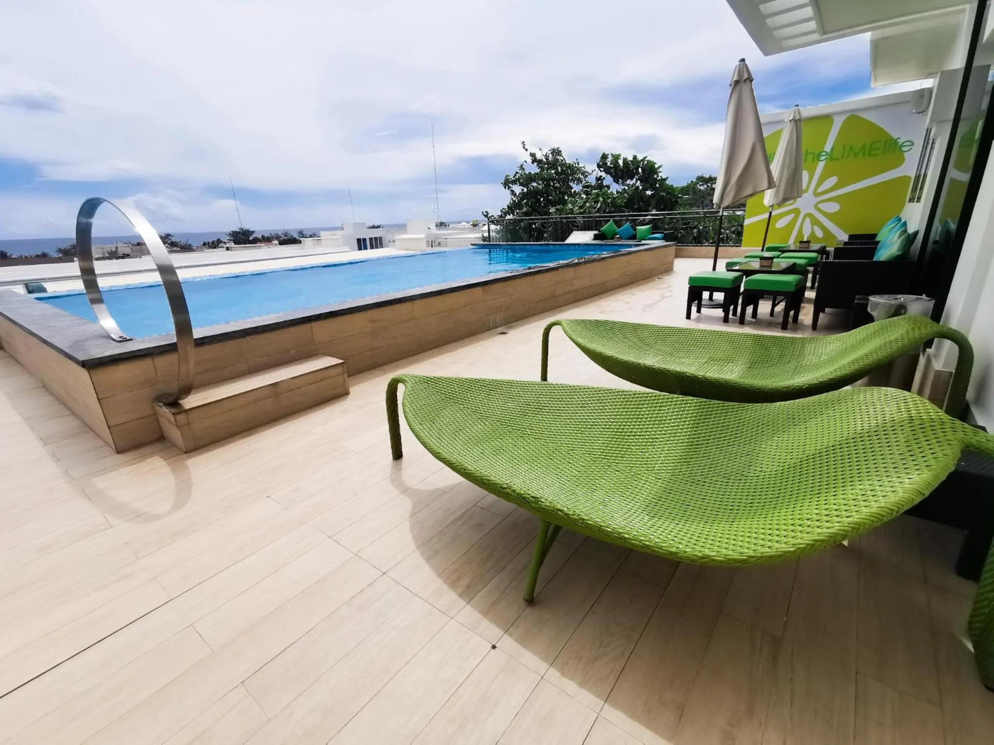 Lounge or bar in Lime Hotel Boracay