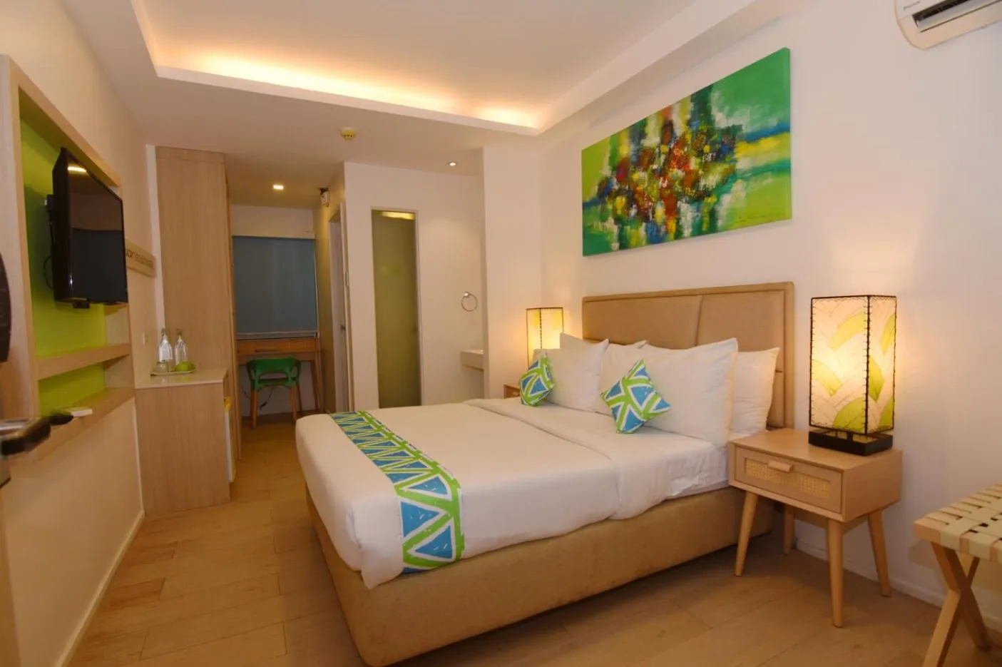 Bed in Lime Hotel Boracay