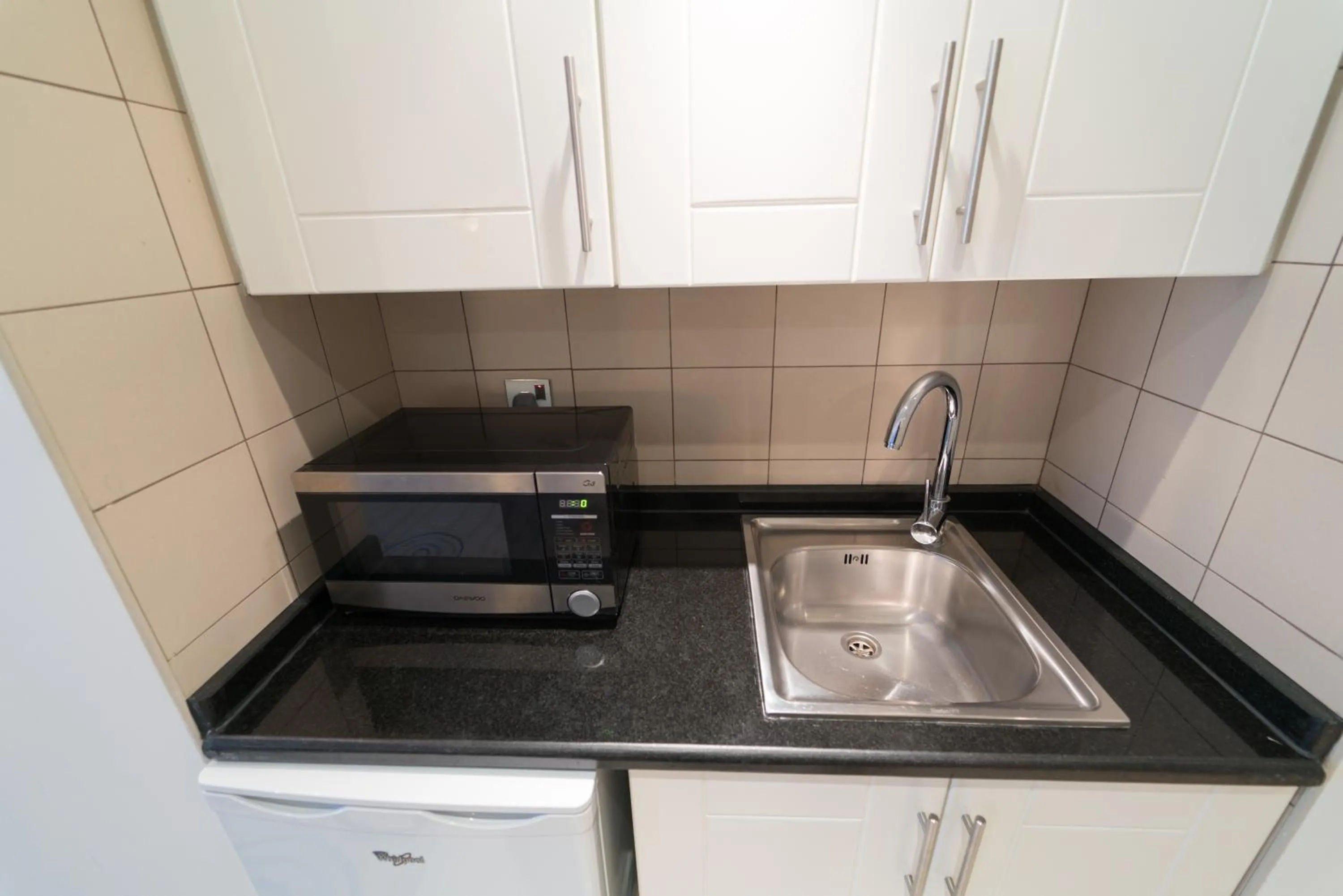 Kitchen or kitchenette, Kitchen/Kitchenette in Golden Tulip Downtown Abu Dhabi