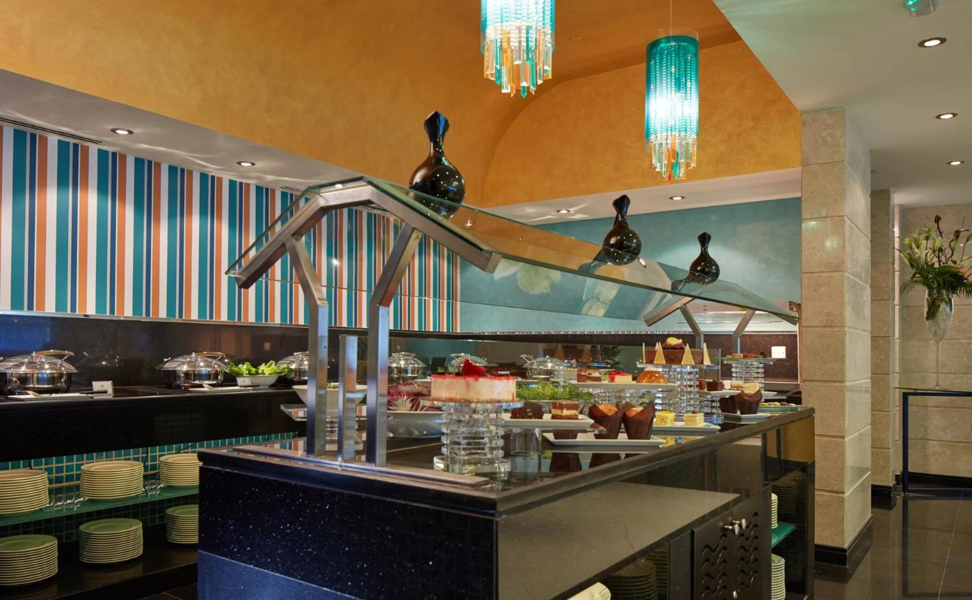 Restaurant/Places to Eat in Golden Tulip Downtown Abu Dhabi