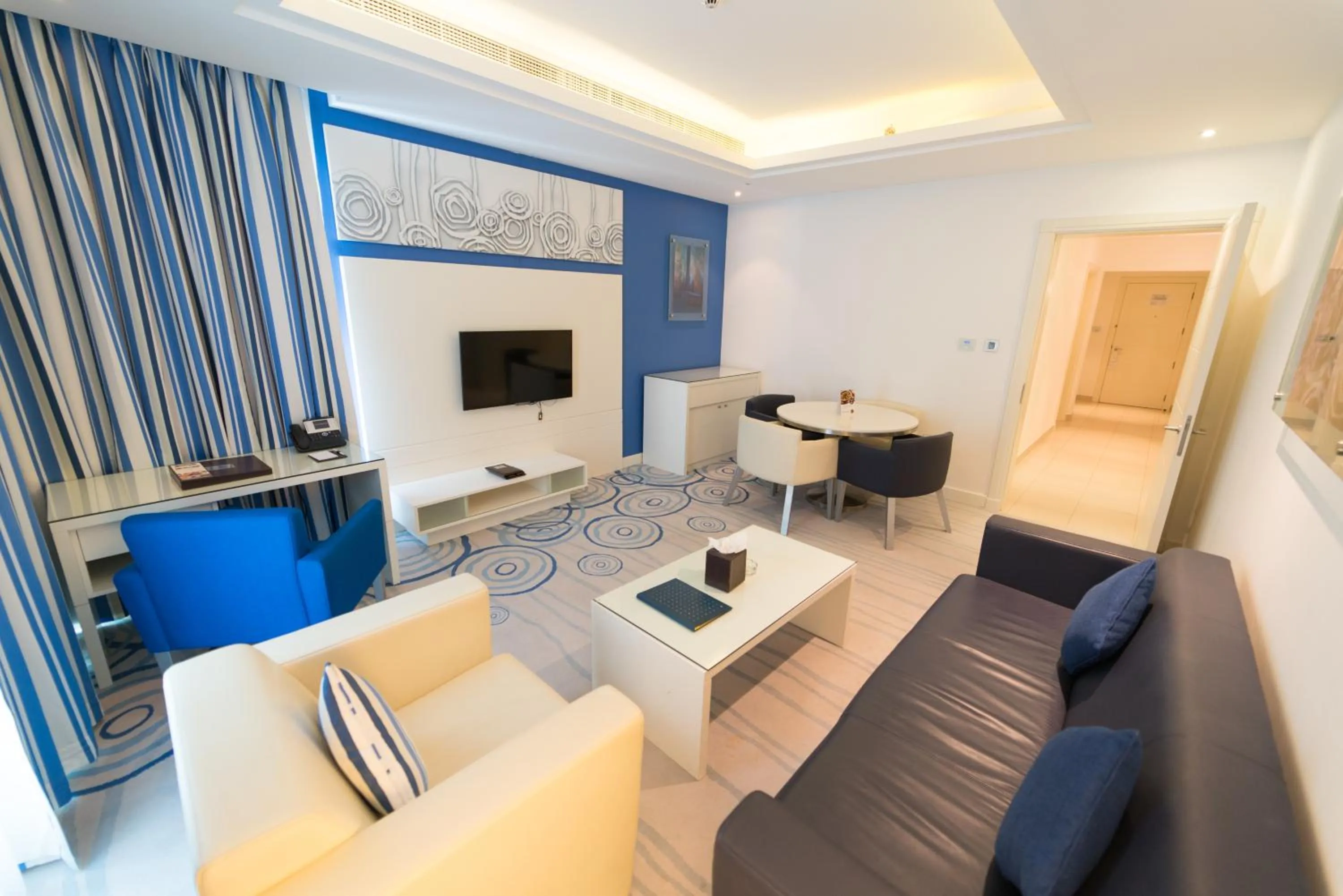 Living room, Seating Area in Golden Tulip Downtown Abu Dhabi