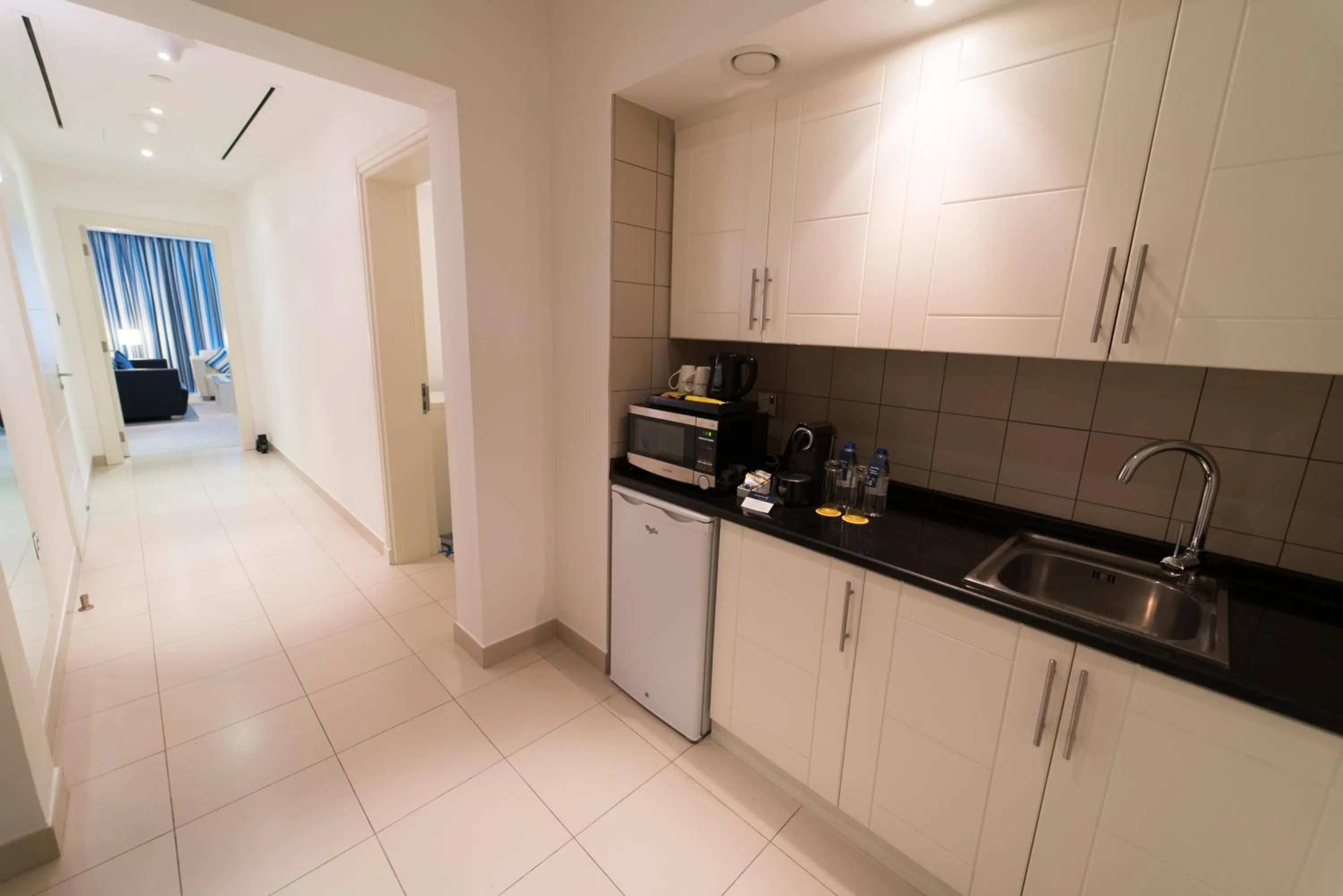 Kitchen or kitchenette, Kitchen/Kitchenette in Golden Tulip Downtown Abu Dhabi