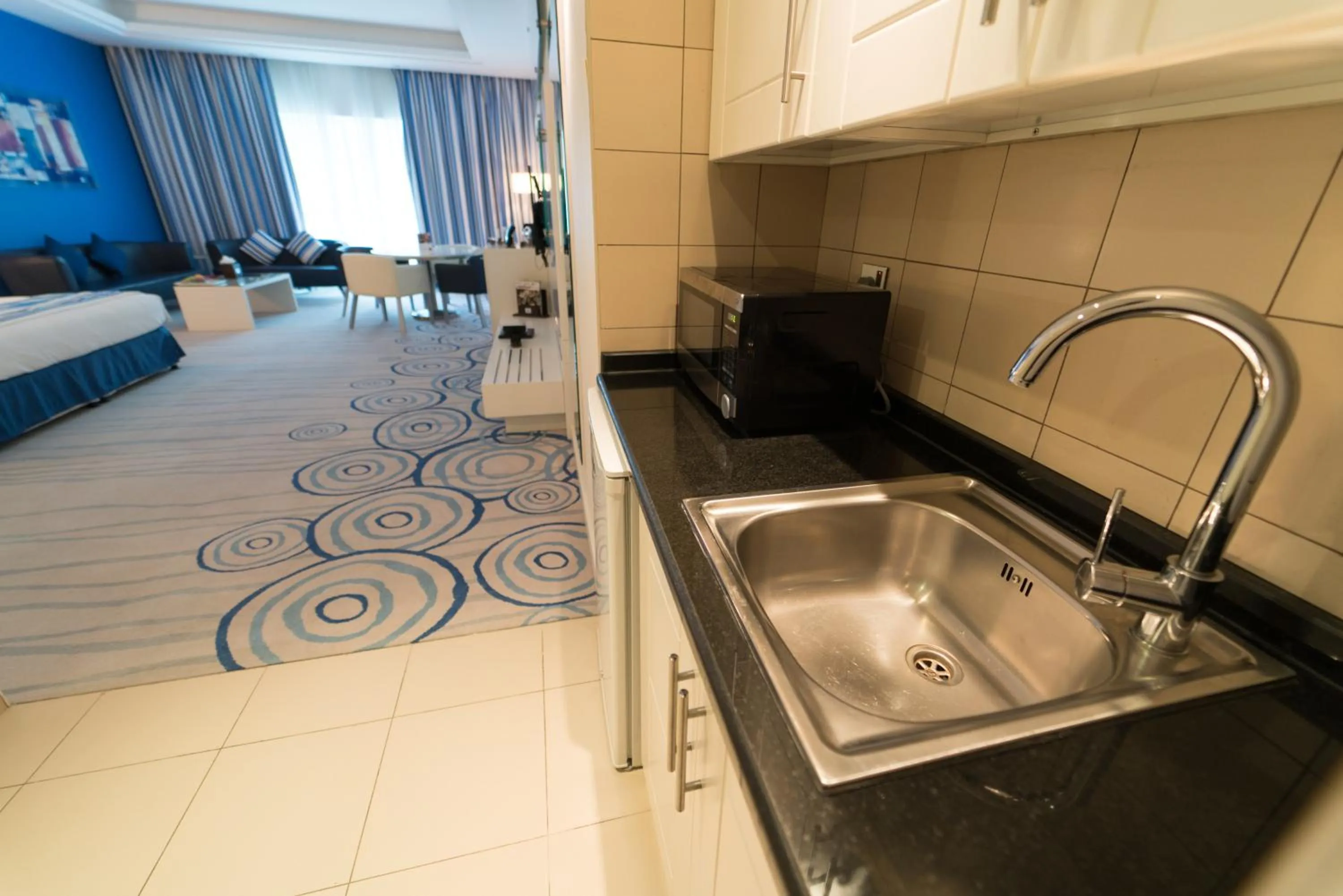 Kitchen or kitchenette, Kitchen/Kitchenette in Golden Tulip Downtown Abu Dhabi