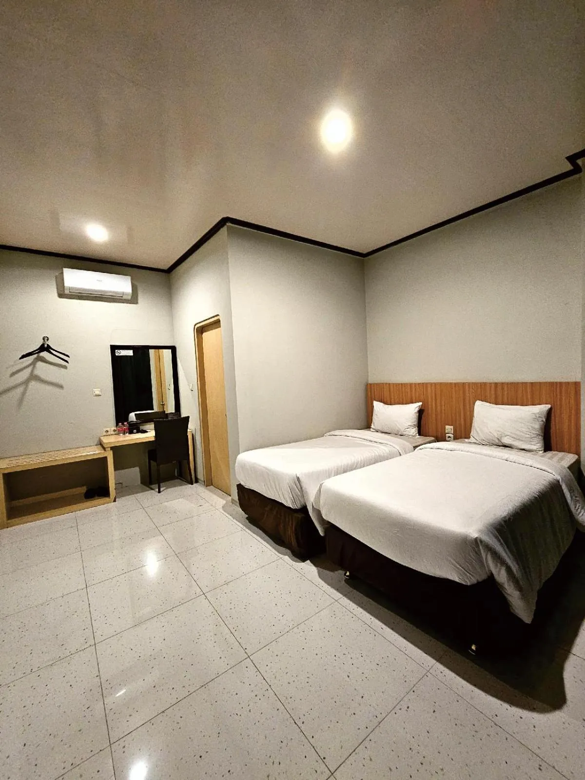 Bedroom, Bed in Airlangga Hotel