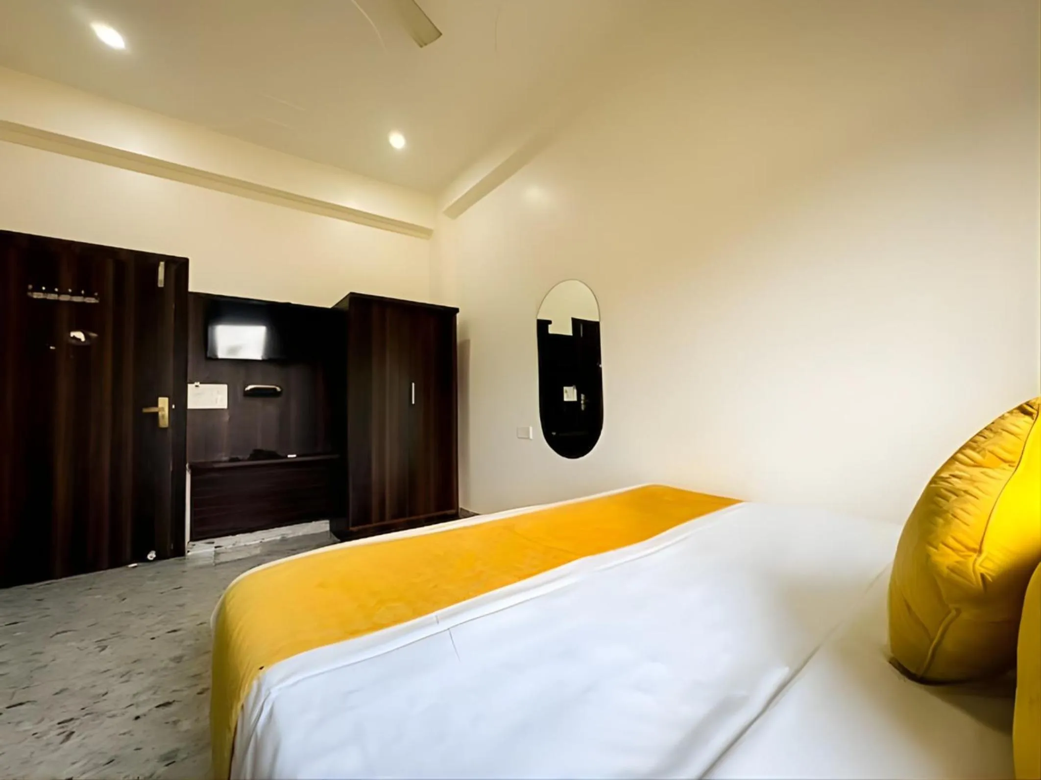 Bedroom, Bed in Hotel Vrinda Sarovar