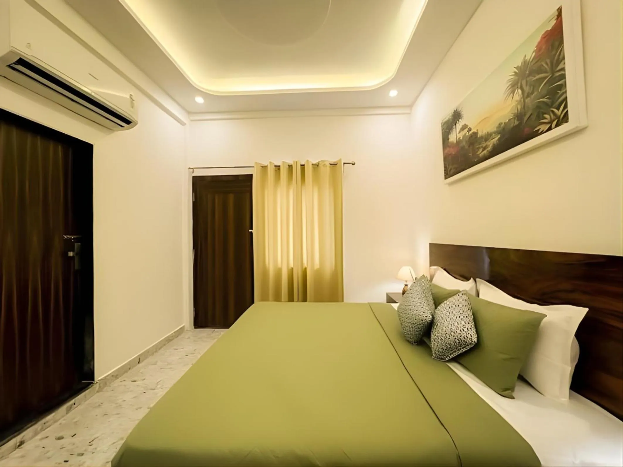 Bed in Hotel Vrinda Sarovar