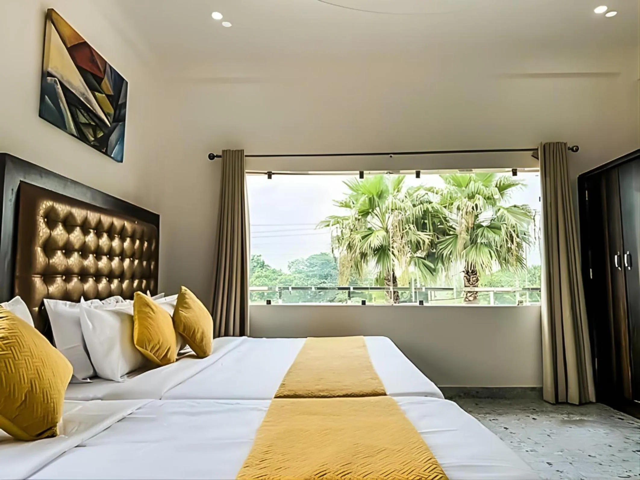 Bed in Hotel Vrinda Sarovar