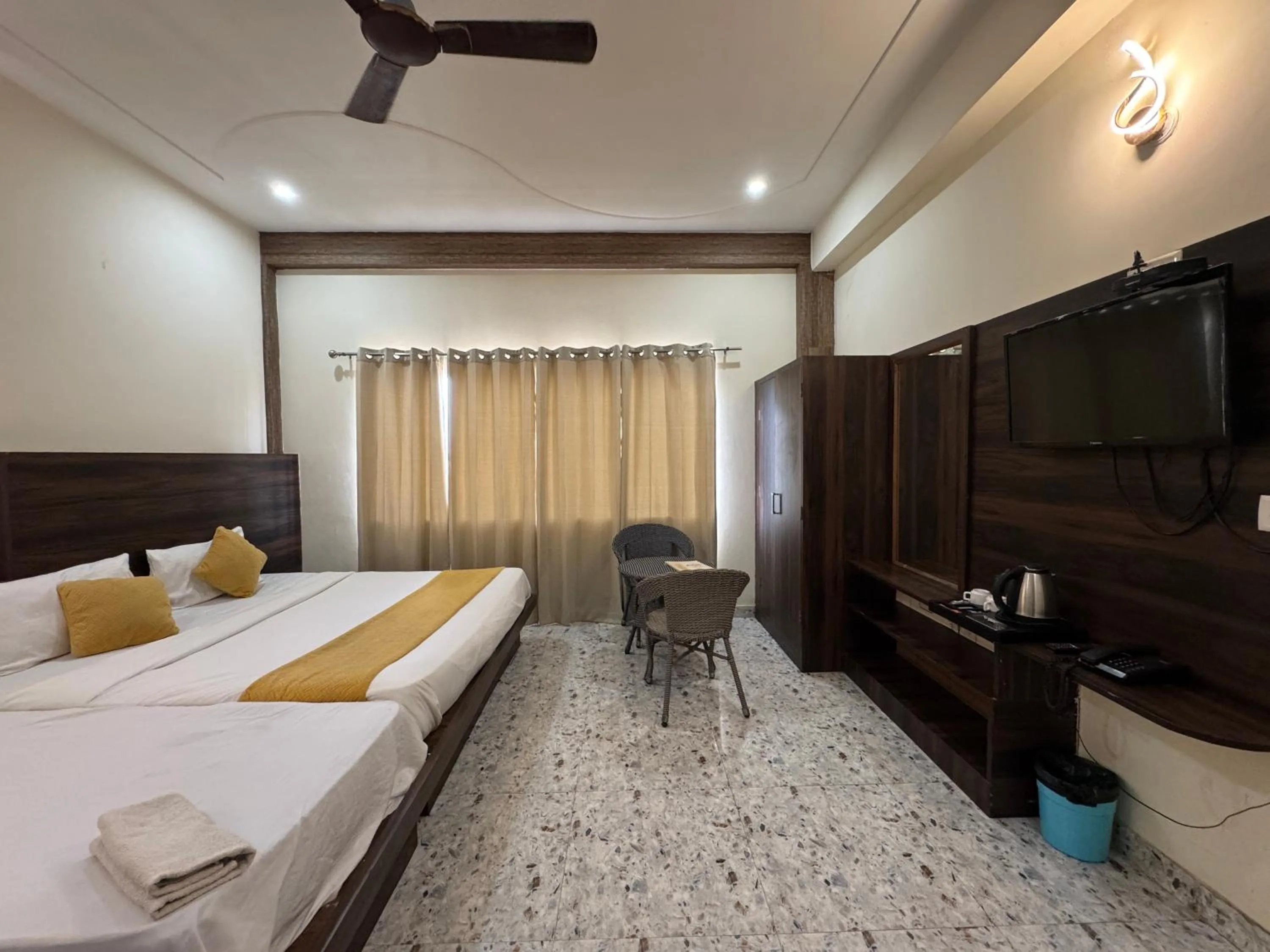 Bedroom, Bed in Hotel Vrinda Sarovar