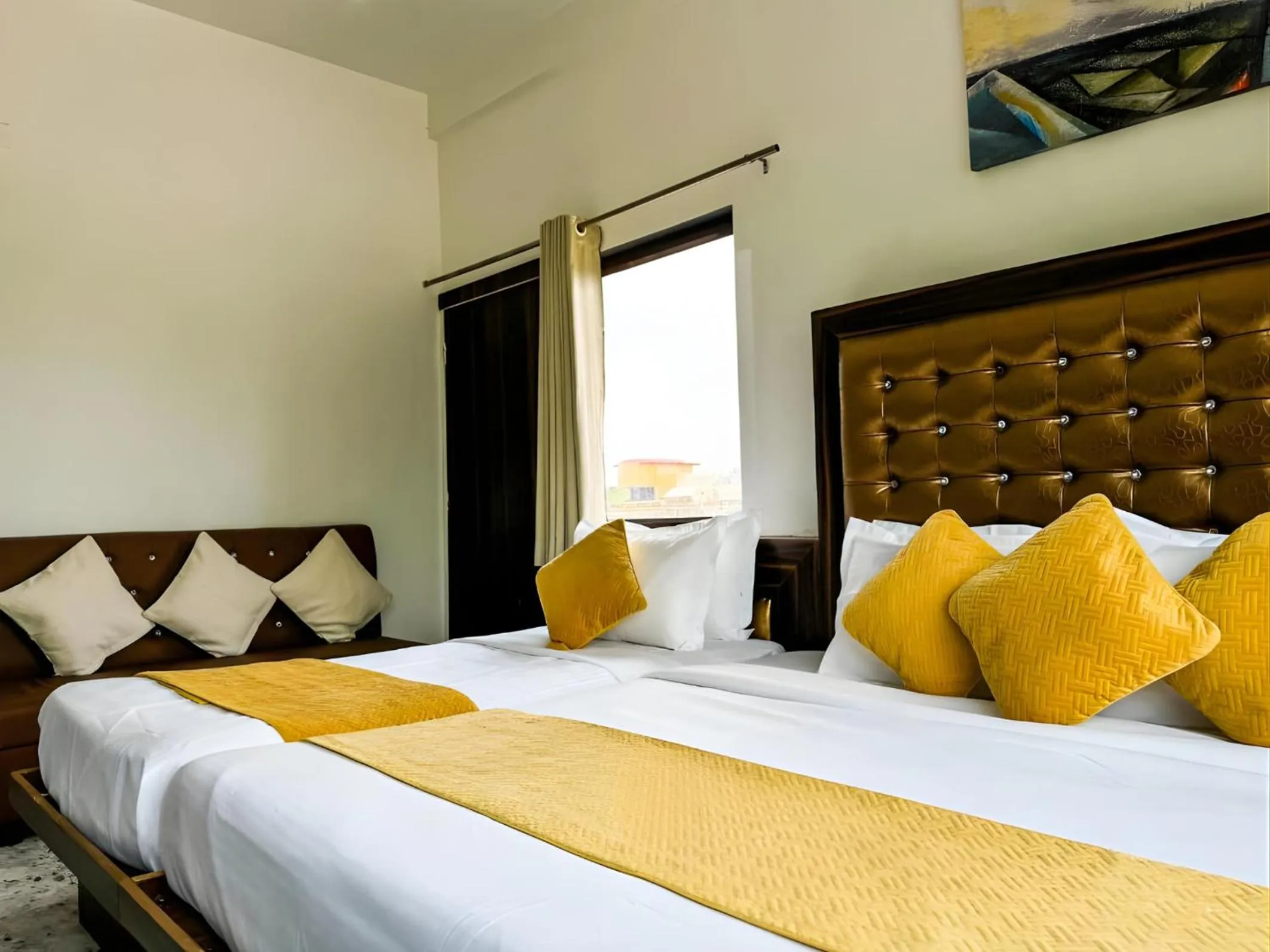 Bed in Hotel Vrinda Sarovar