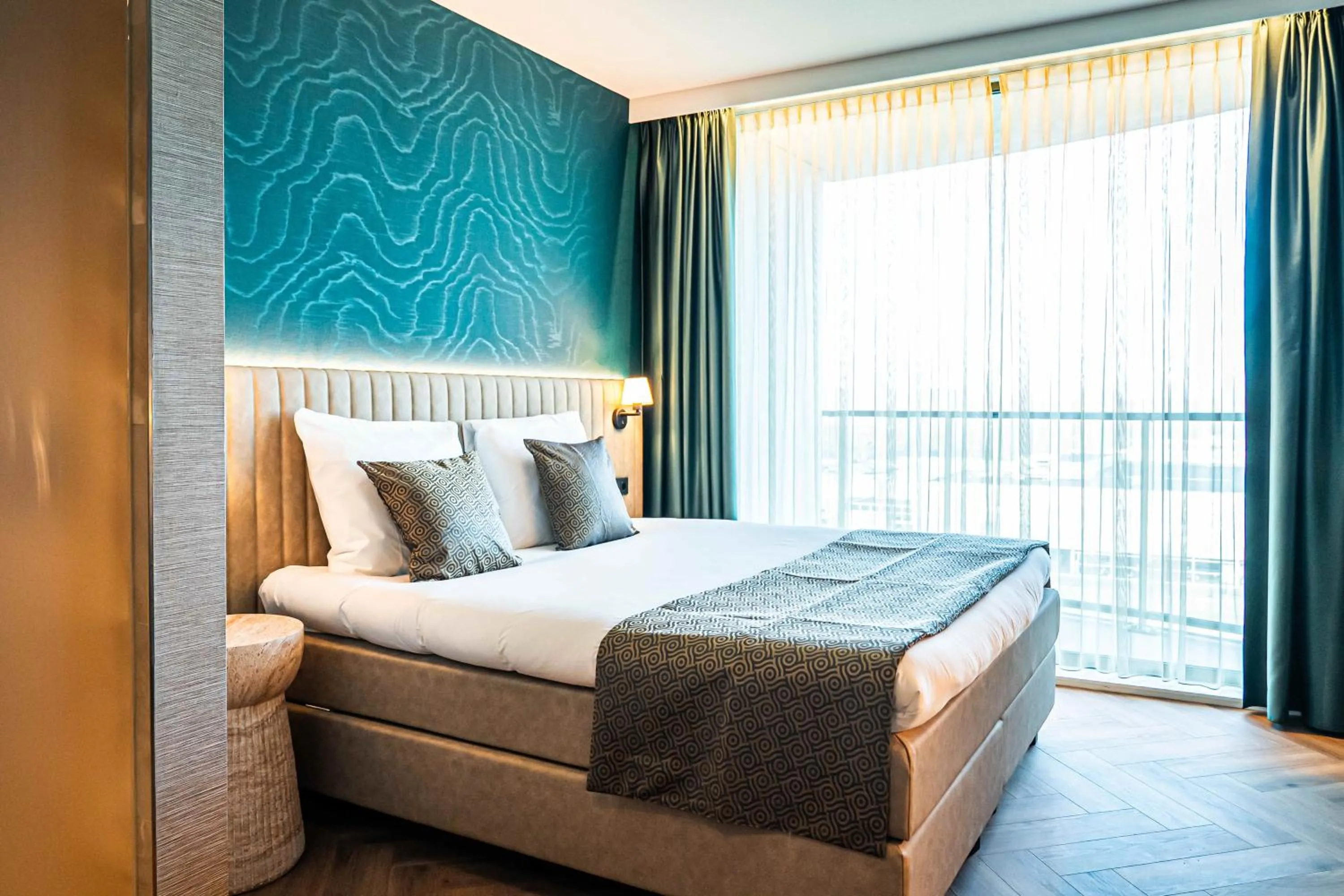 Bedroom, Bed in OZO Hotels De President Amsterdam Schiphol Airport