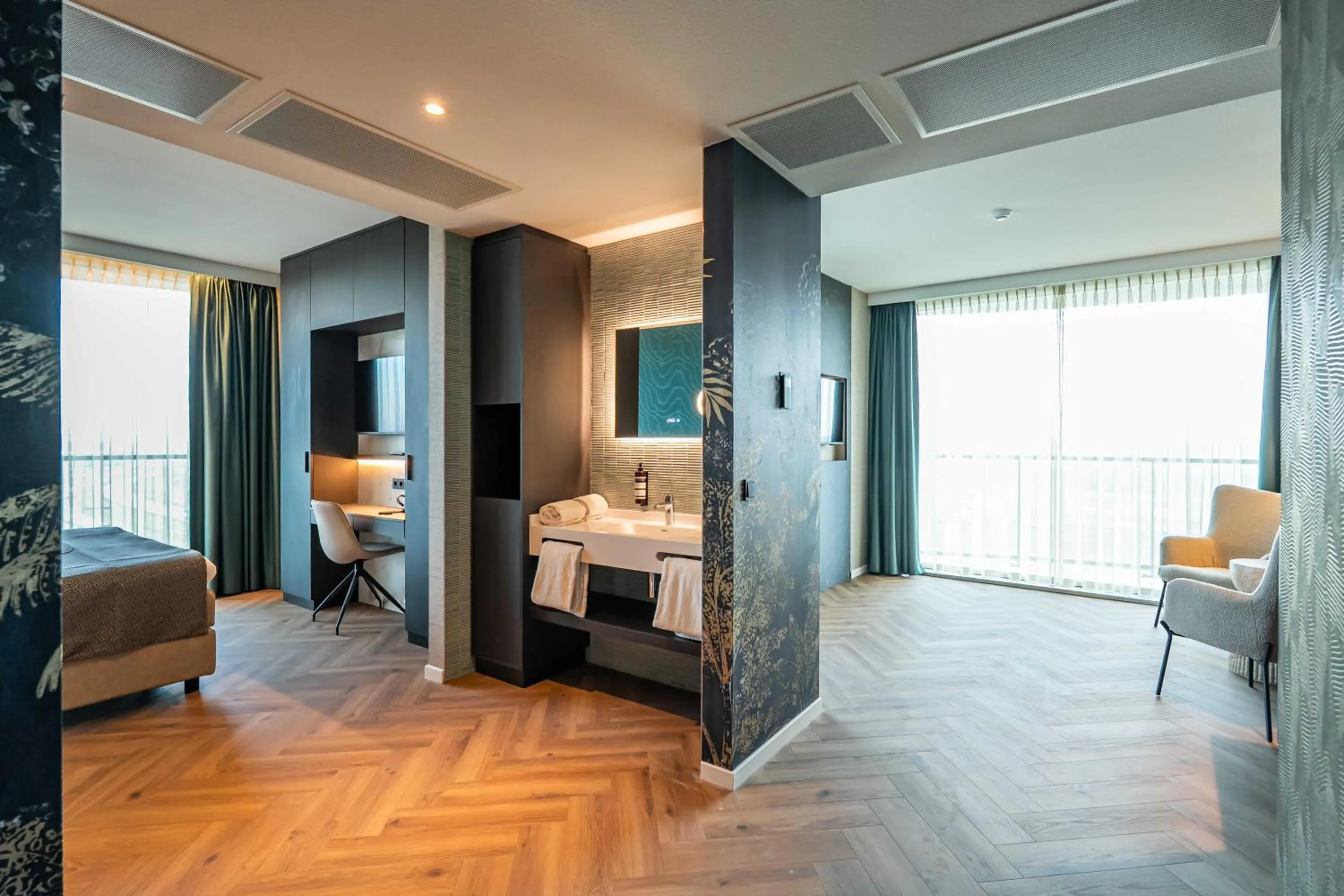 Bedroom, Bed in OZO Hotels De President Amsterdam Schiphol Airport