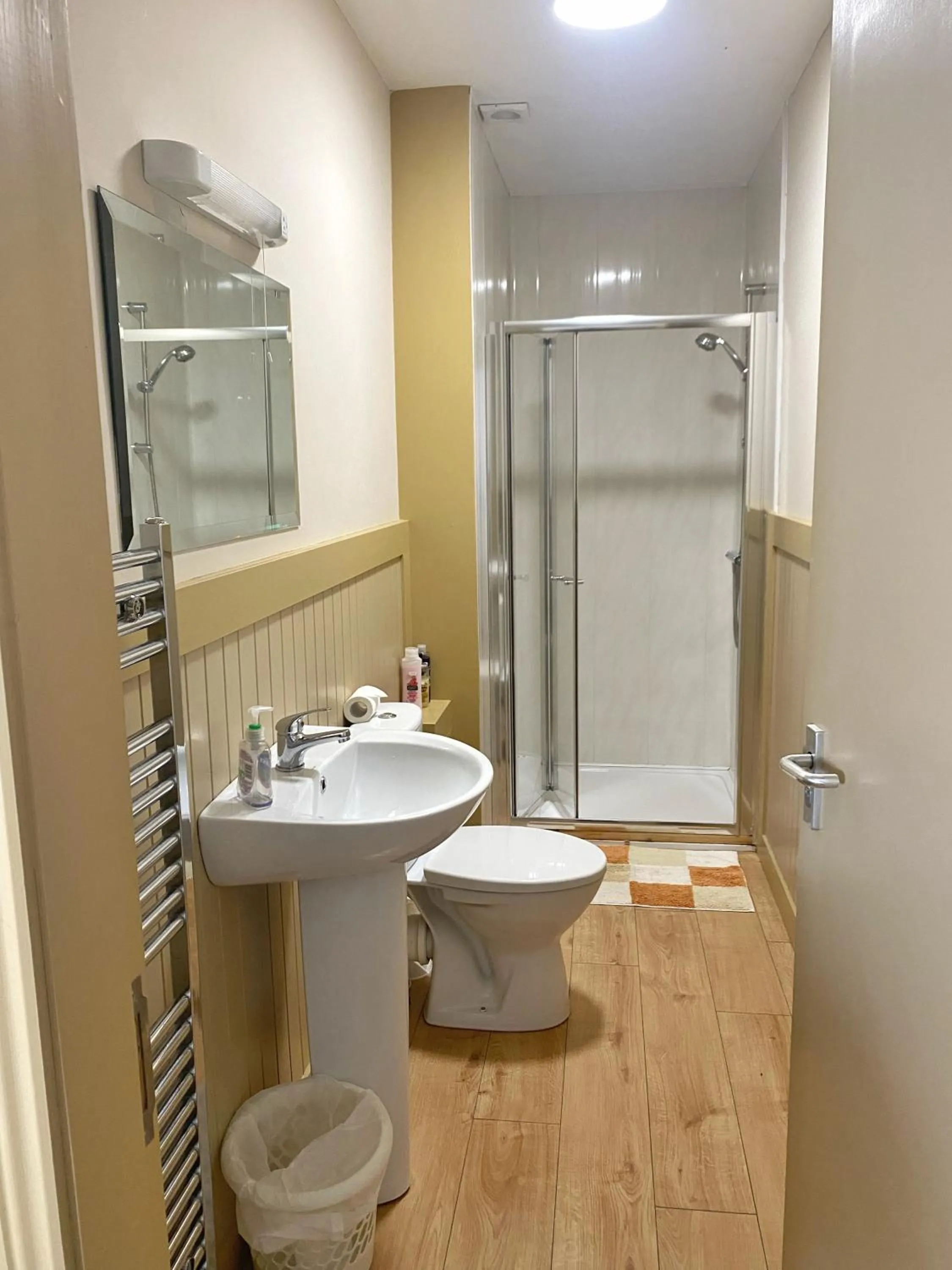 Shower in Dulrush Lodge Guest House, Restaurant and Self-Catering