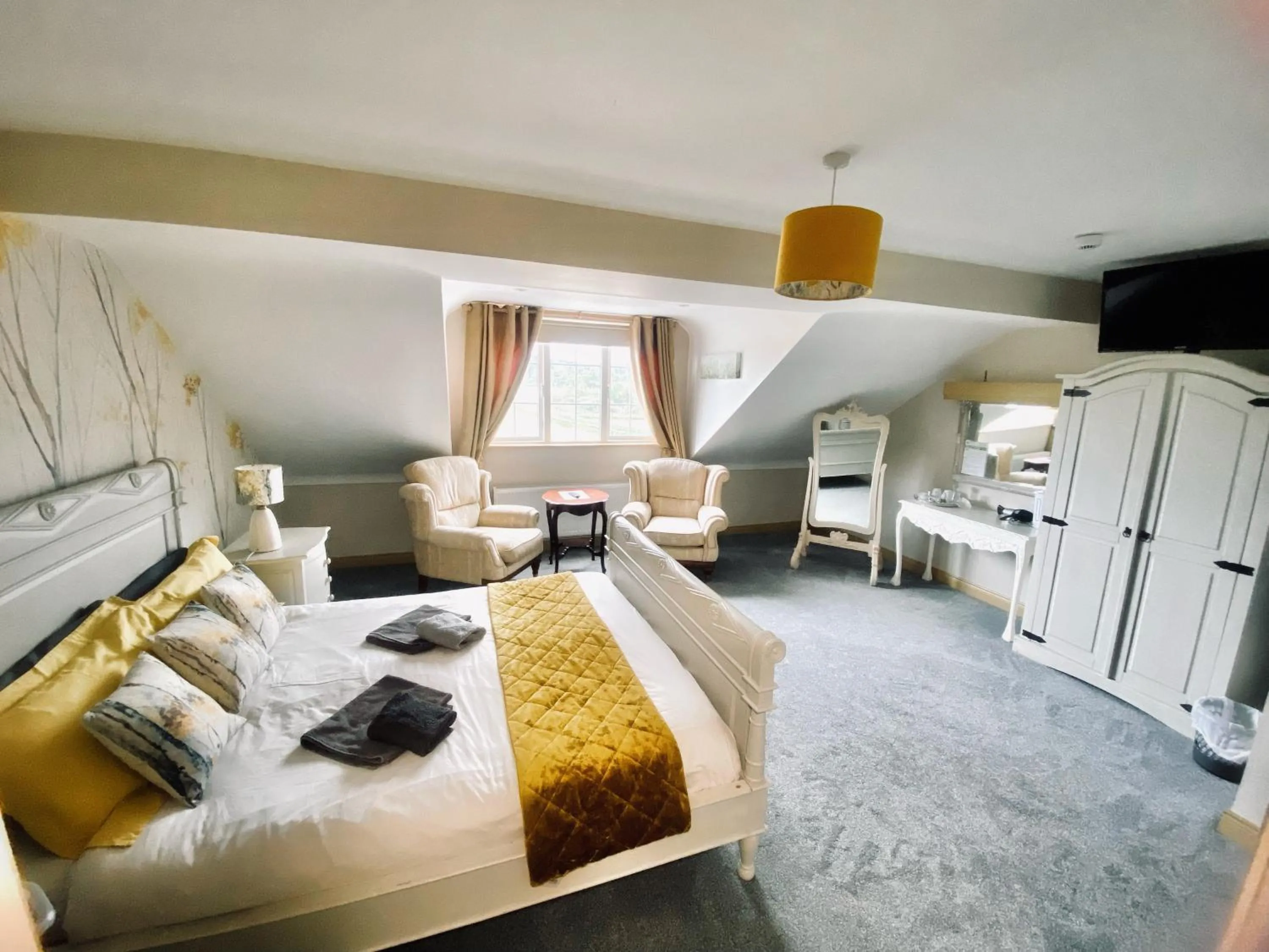 Photo of the whole room, Bed in Dulrush Lodge Guest House, Restaurant and Self-Catering