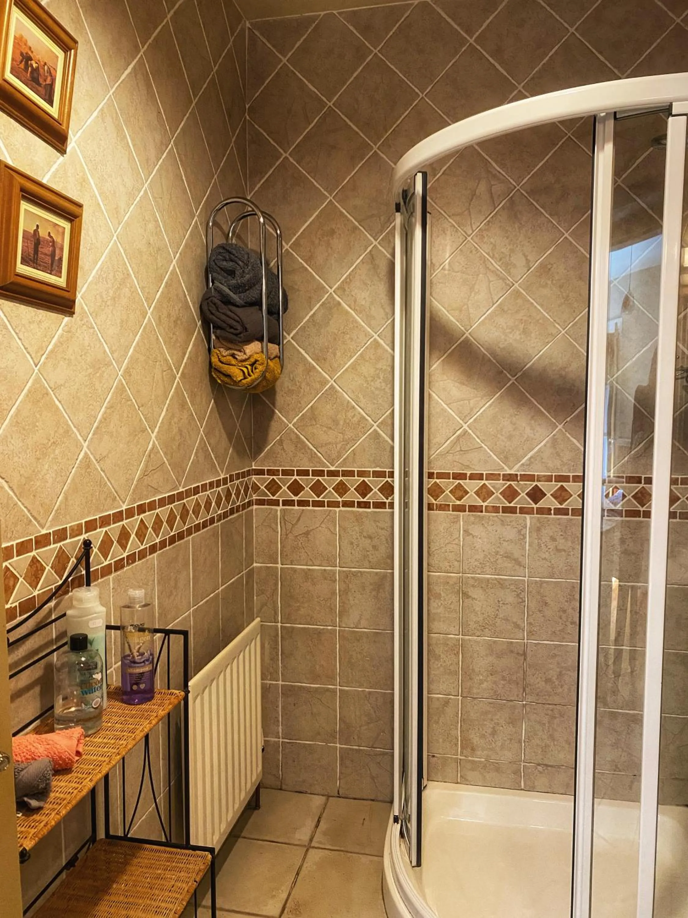 Bathroom in Dulrush Lodge Guest House, Restaurant and Self-Catering