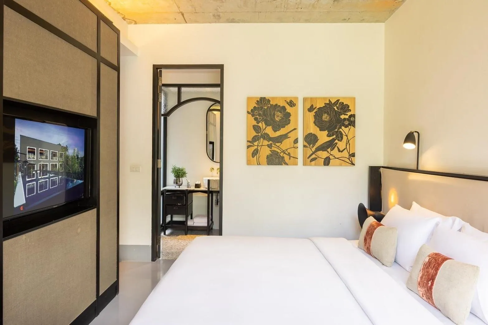 Bed in Hotel Ping Silhouette