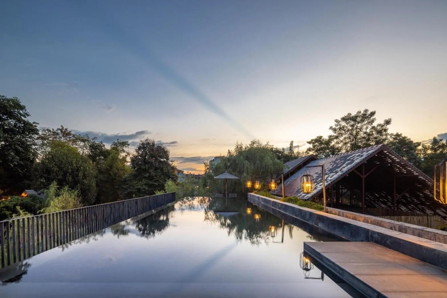 Swimming pool in Hotel Ping Silhouette