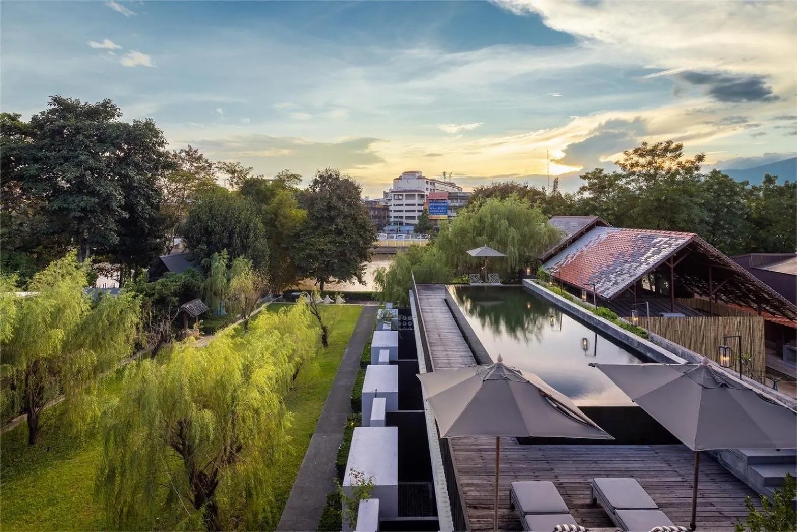 Swimming pool in Hotel Ping Silhouette
