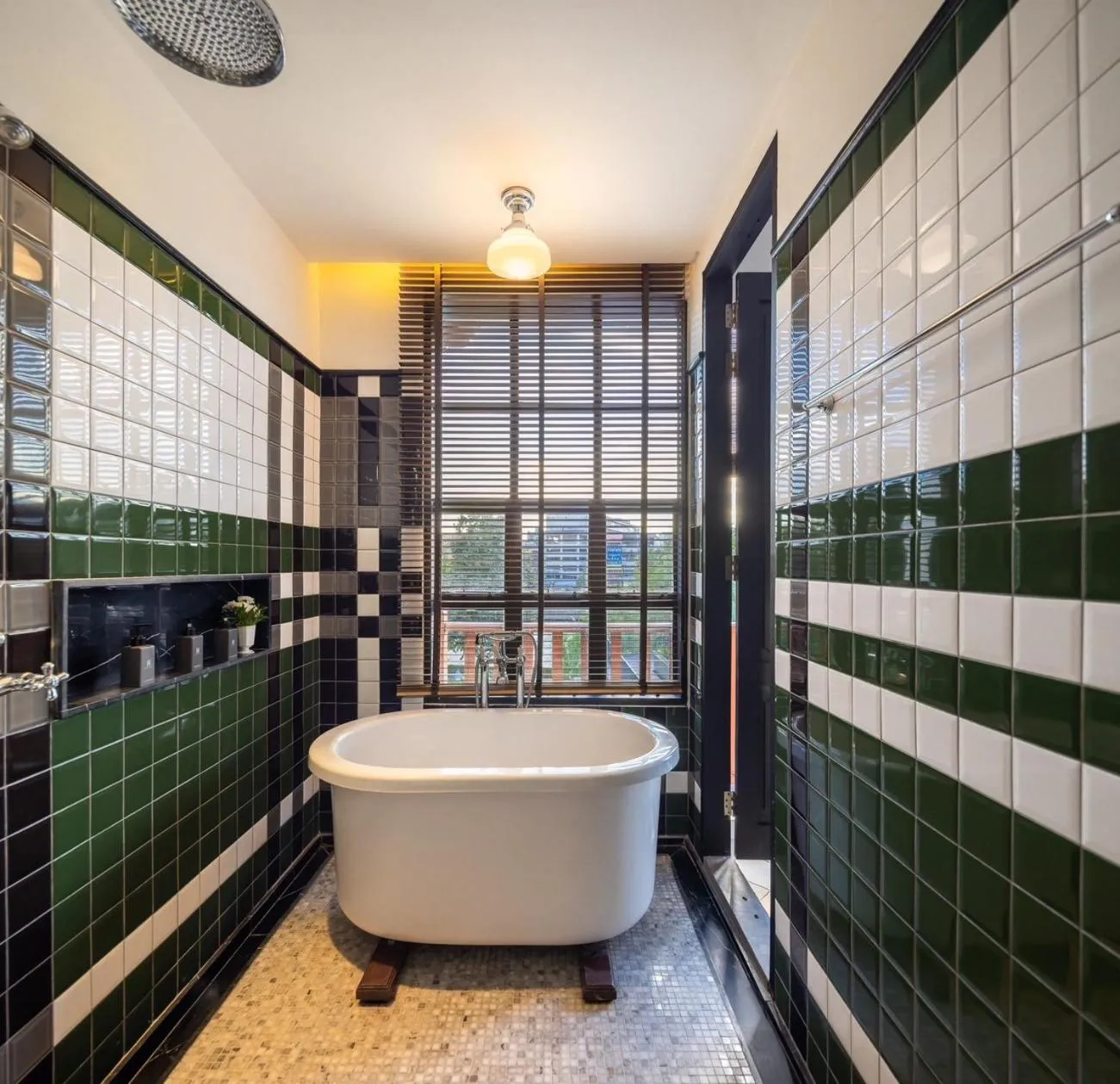 Shower in Hotel Ping Silhouette